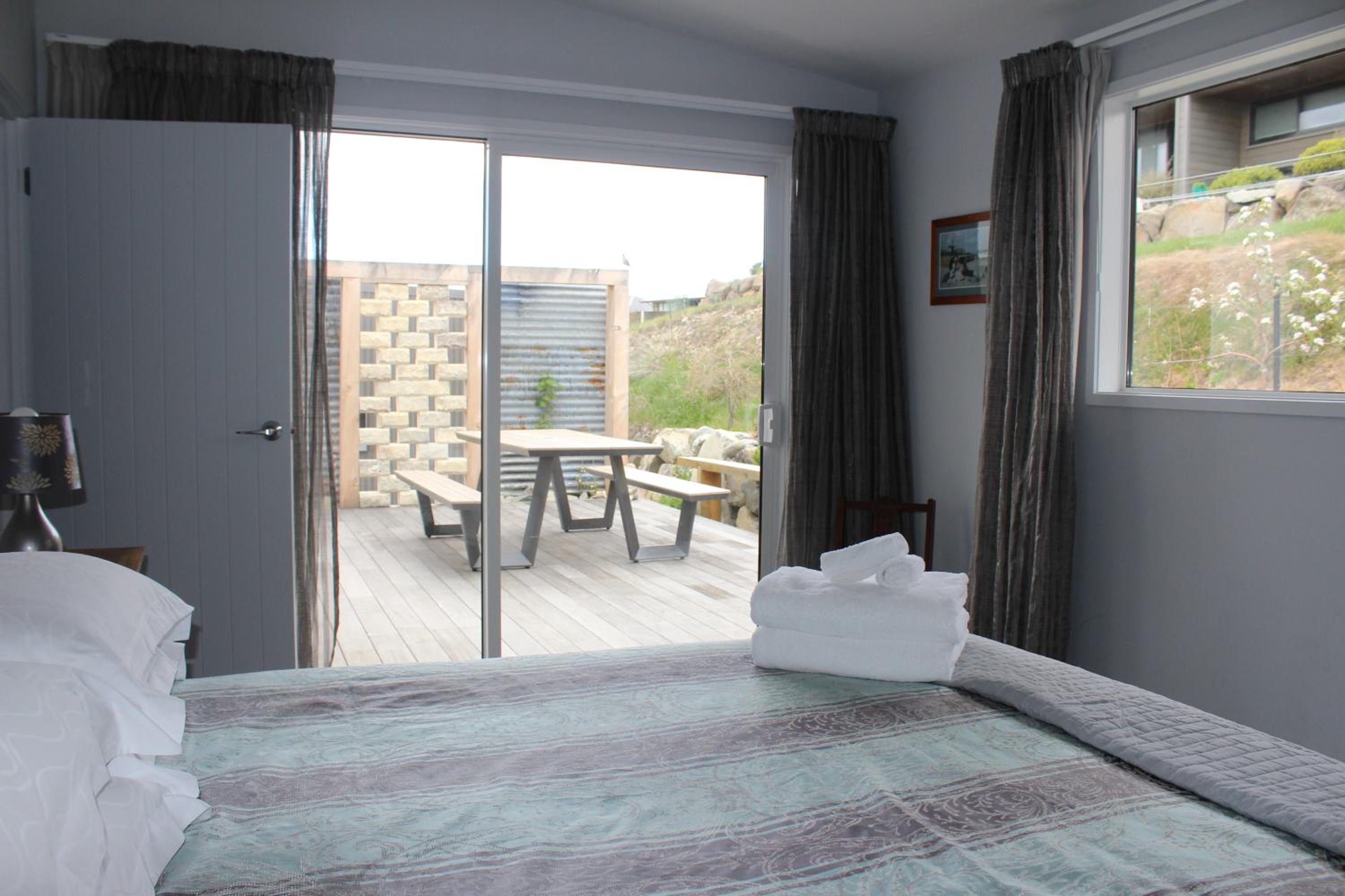 Two-Bedroom Apartment with Lake View - Photo 6
