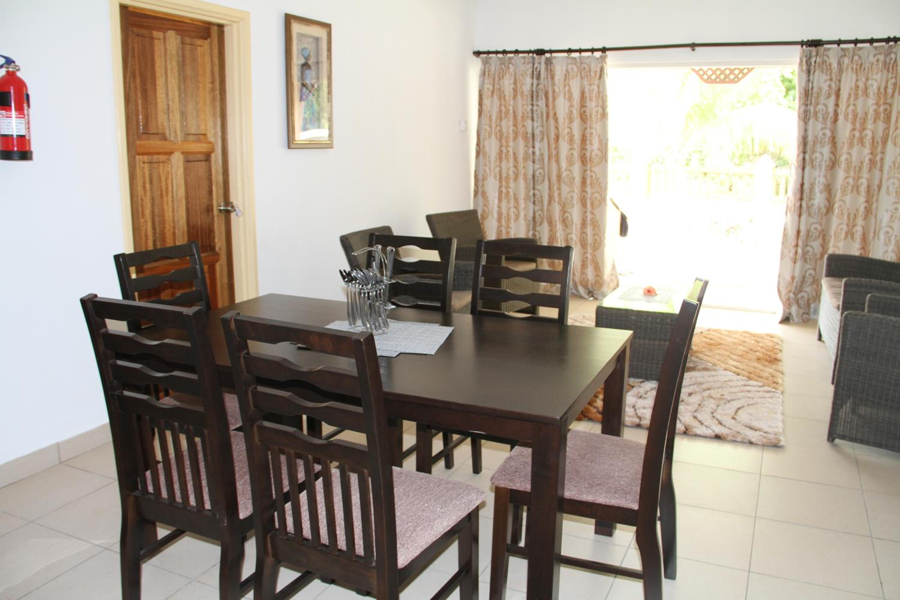 Two-Bedroom House - Photo 9