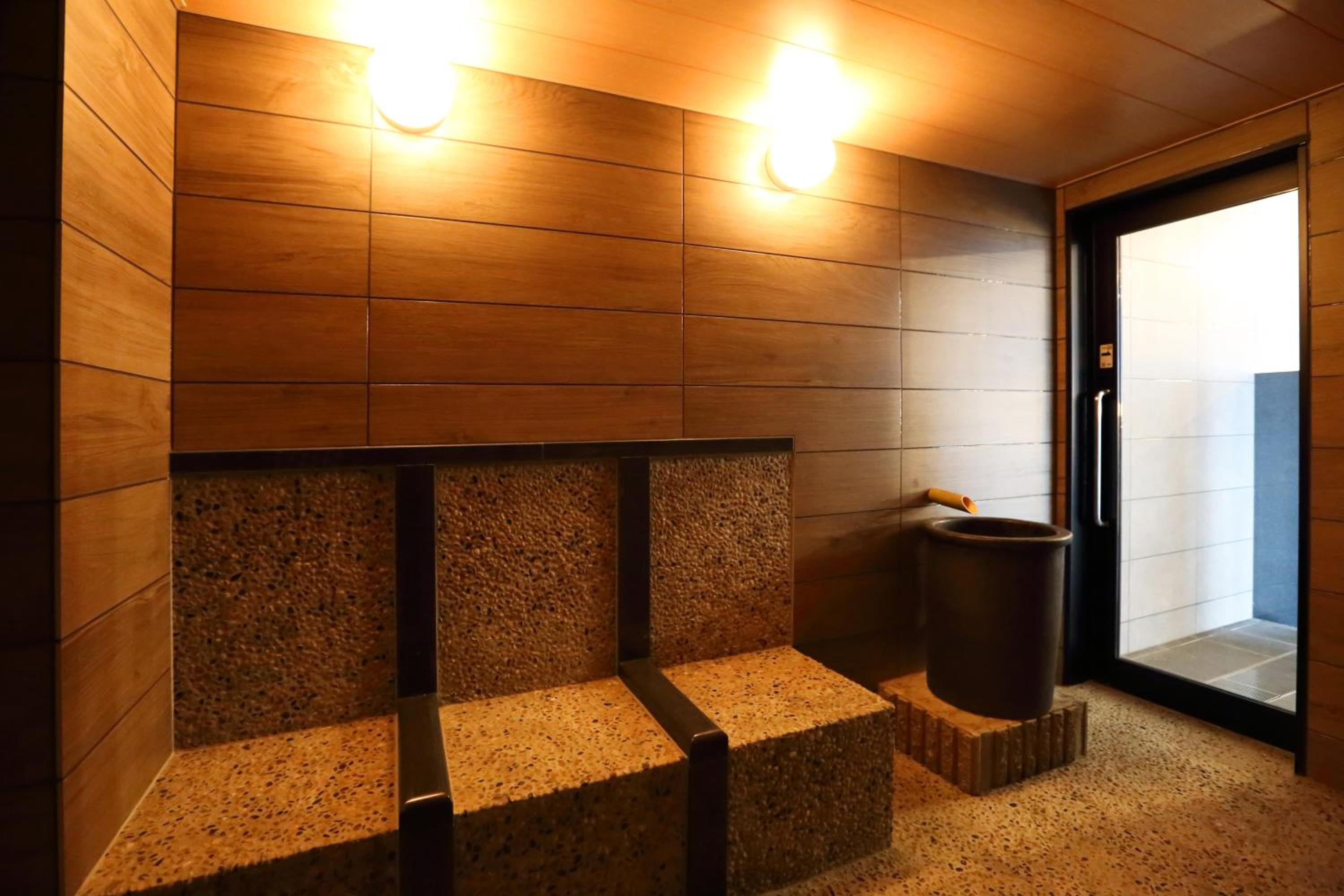 Deluxe Twin Room with Ocean View - Photo 11