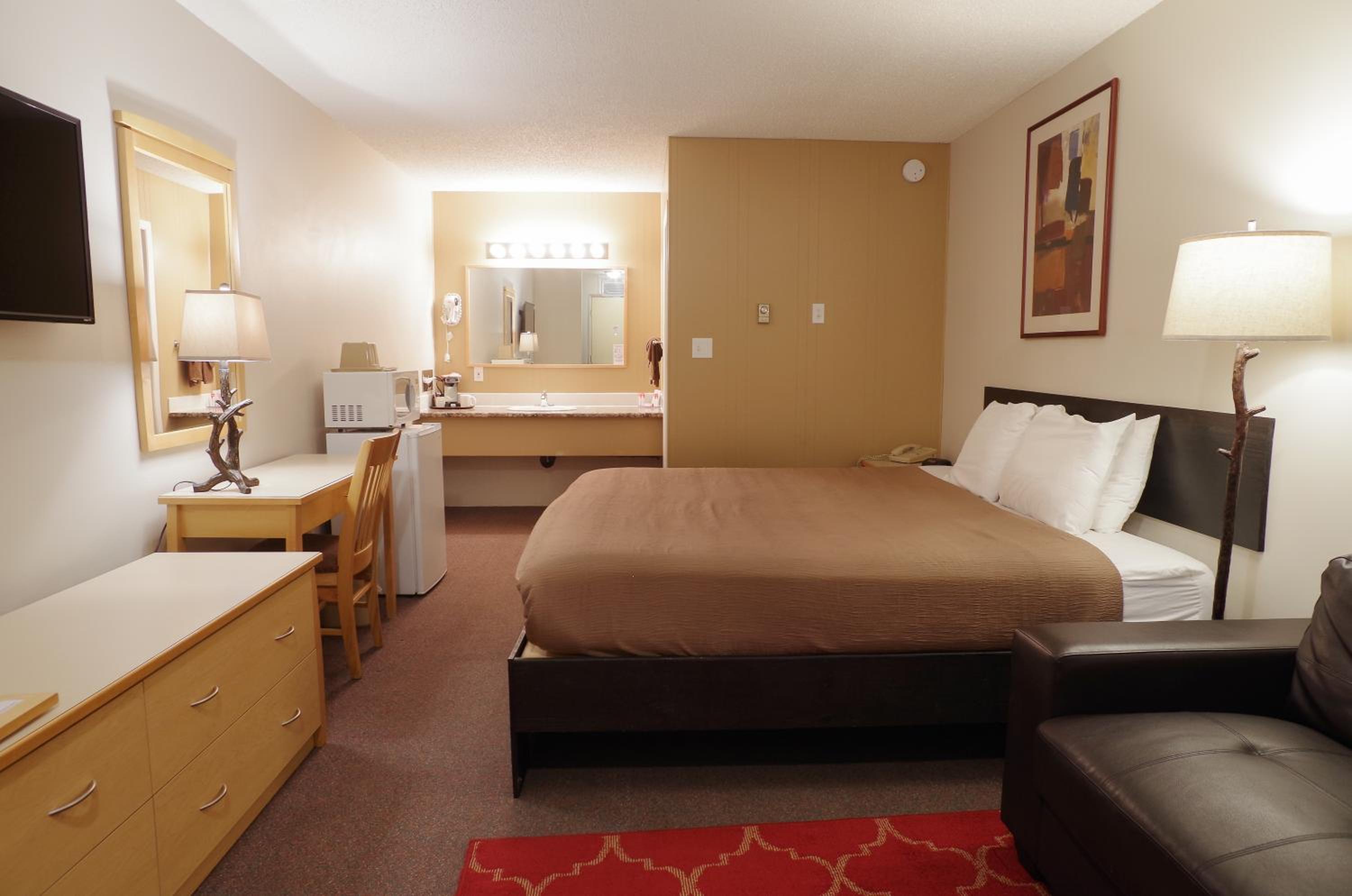 1 King Bed Pet Friendly Non-Smoking