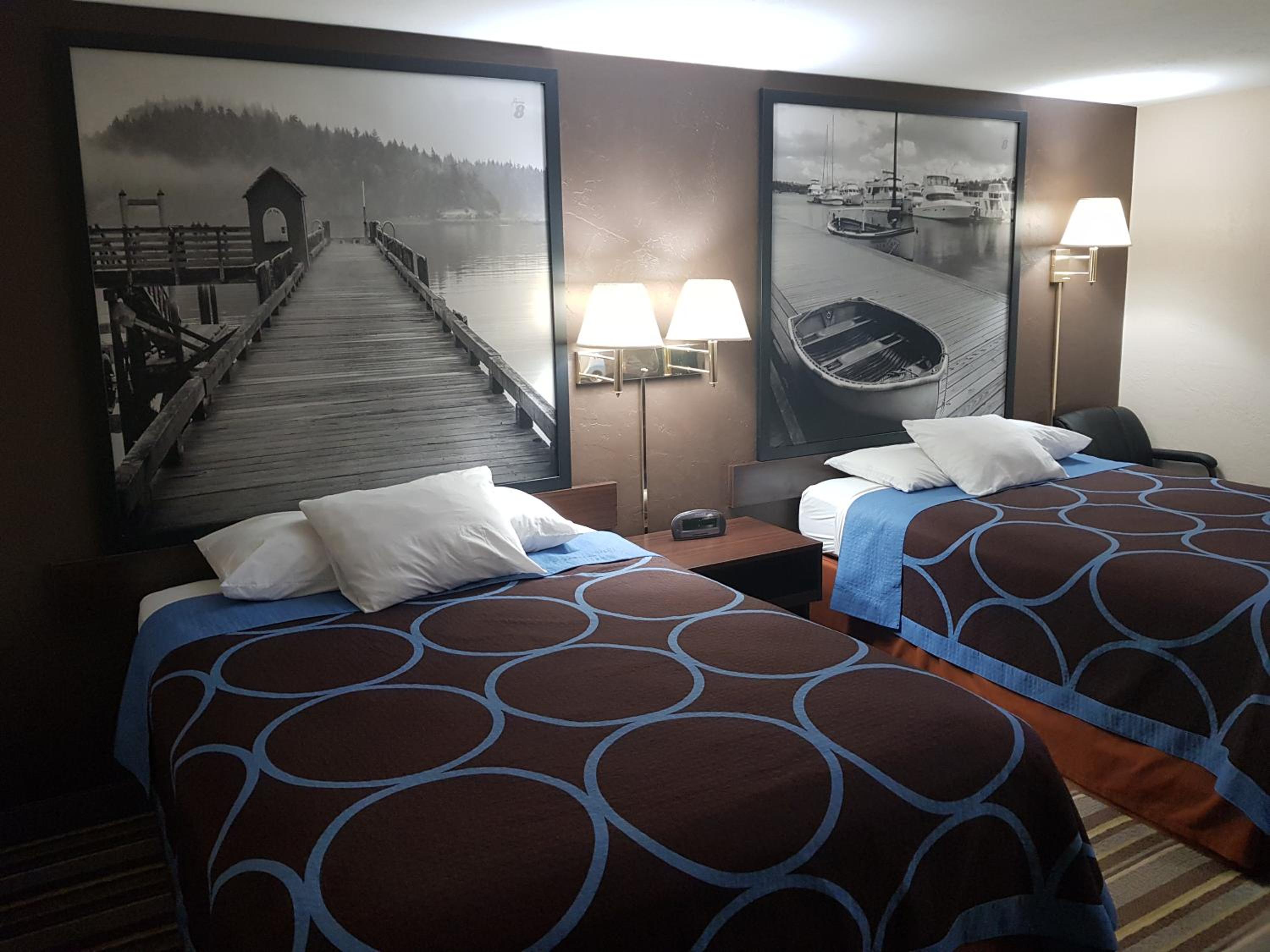 Queen Room with Two Queen Beds - Non-Smoking - Photo 5