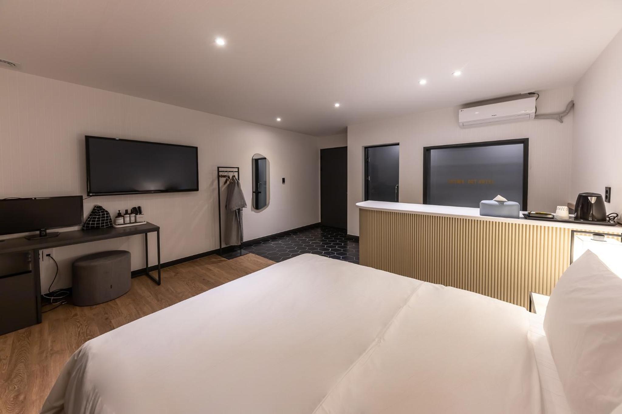 Deluxe Double Room - Photo 28