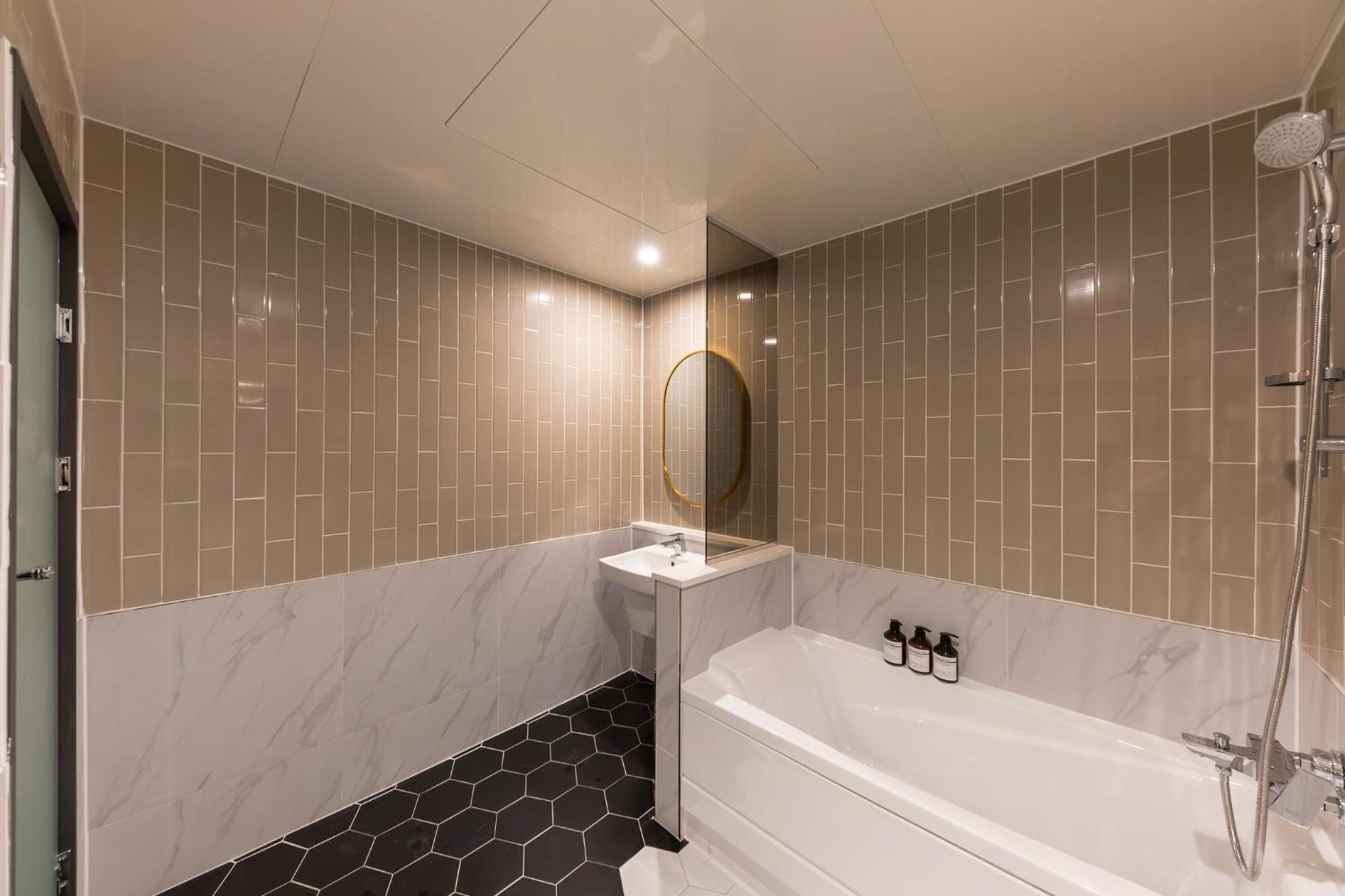 Deluxe Double Room - Photo 24