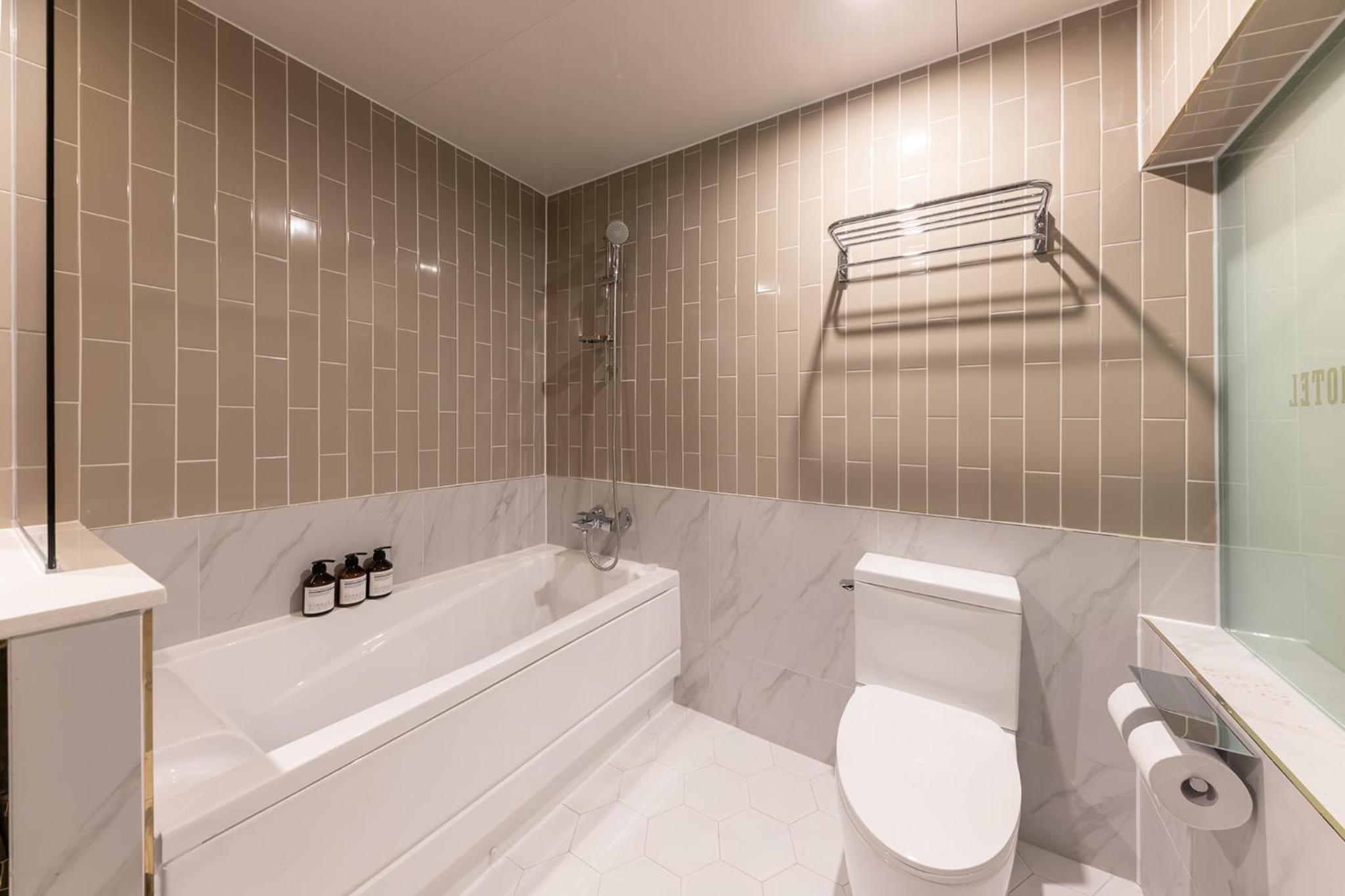 Deluxe Double Room - Photo 21