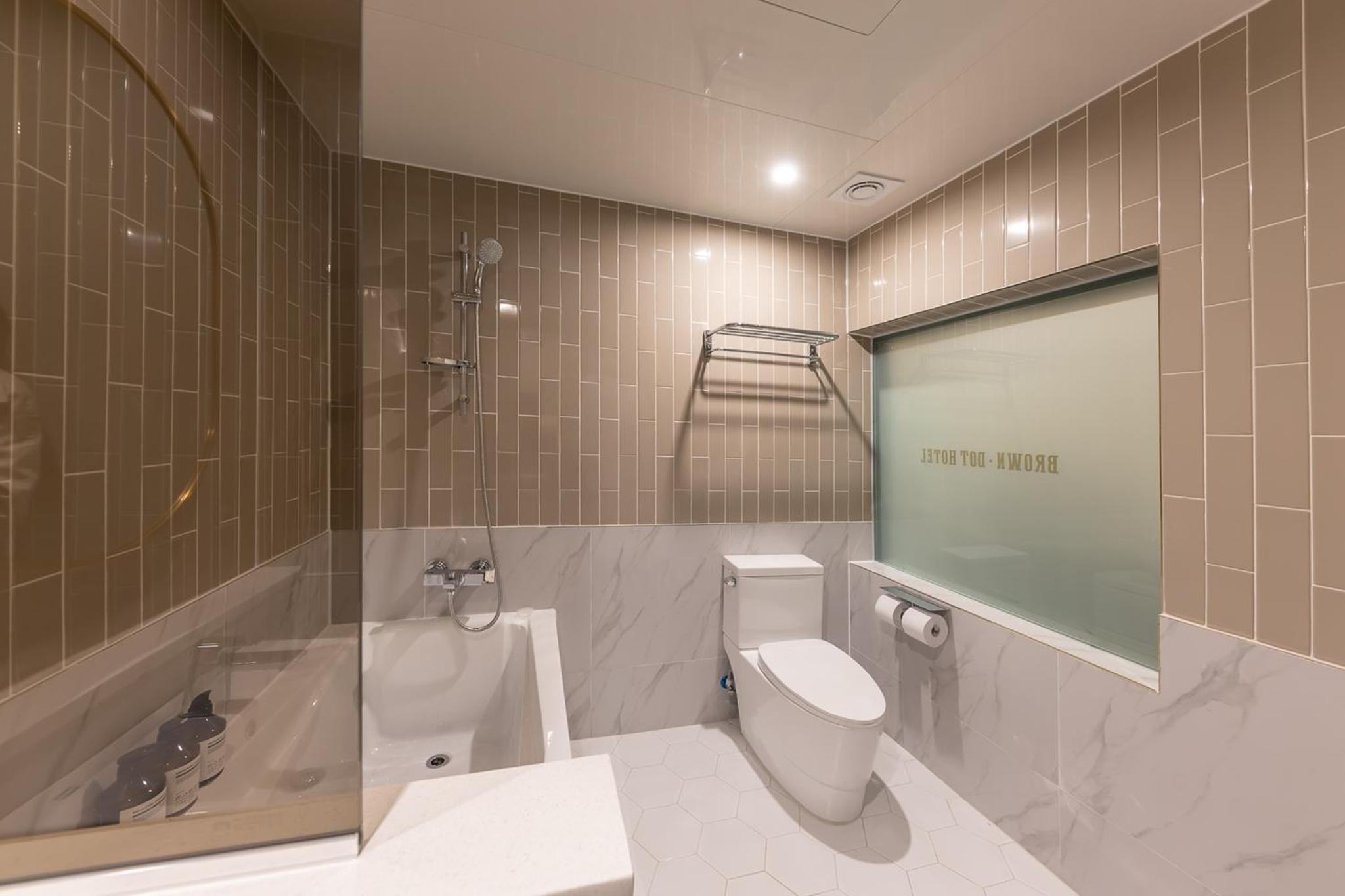 Deluxe Double Room - Photo 11