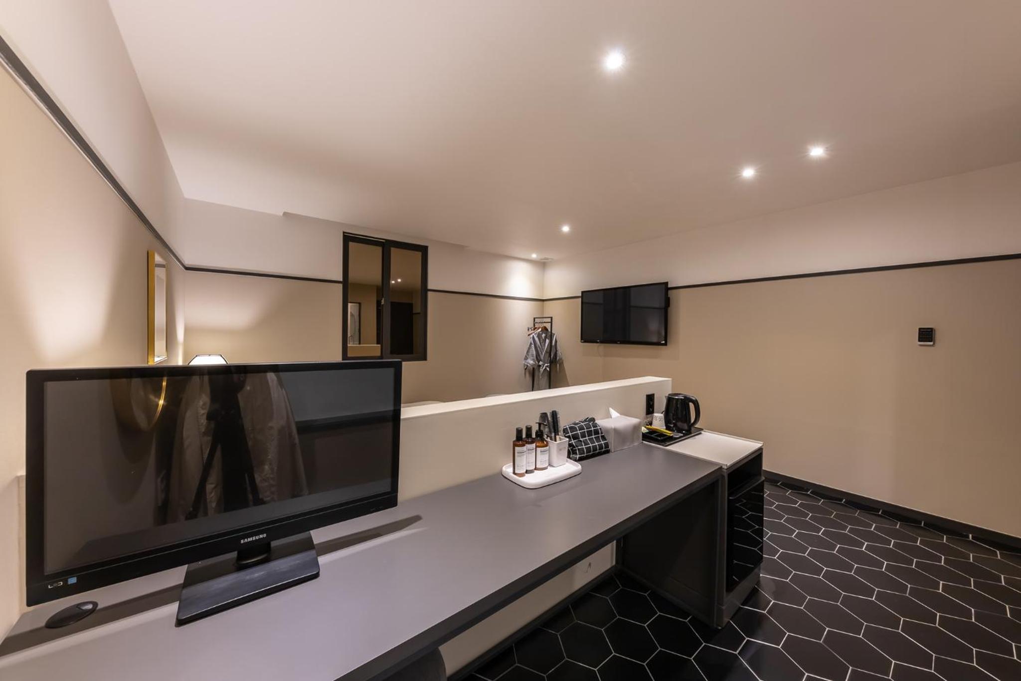 Deluxe Double Room - Photo 14