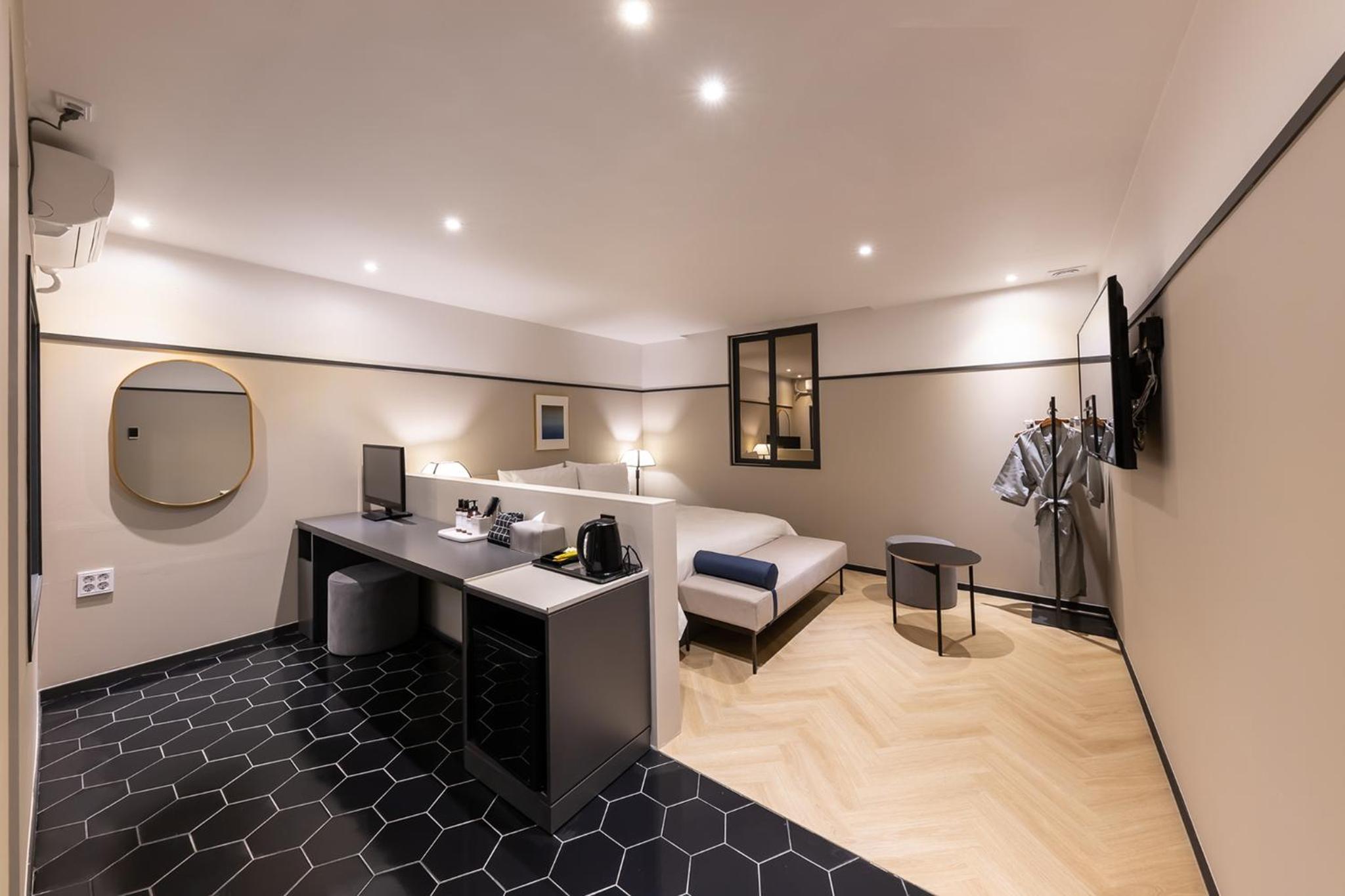 Deluxe Double Room - Photo 15