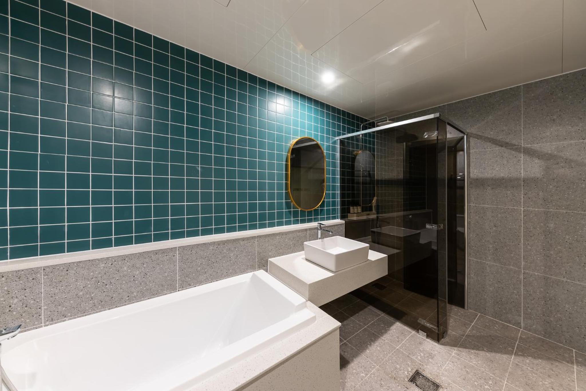 Large Twin Room - Photo 8