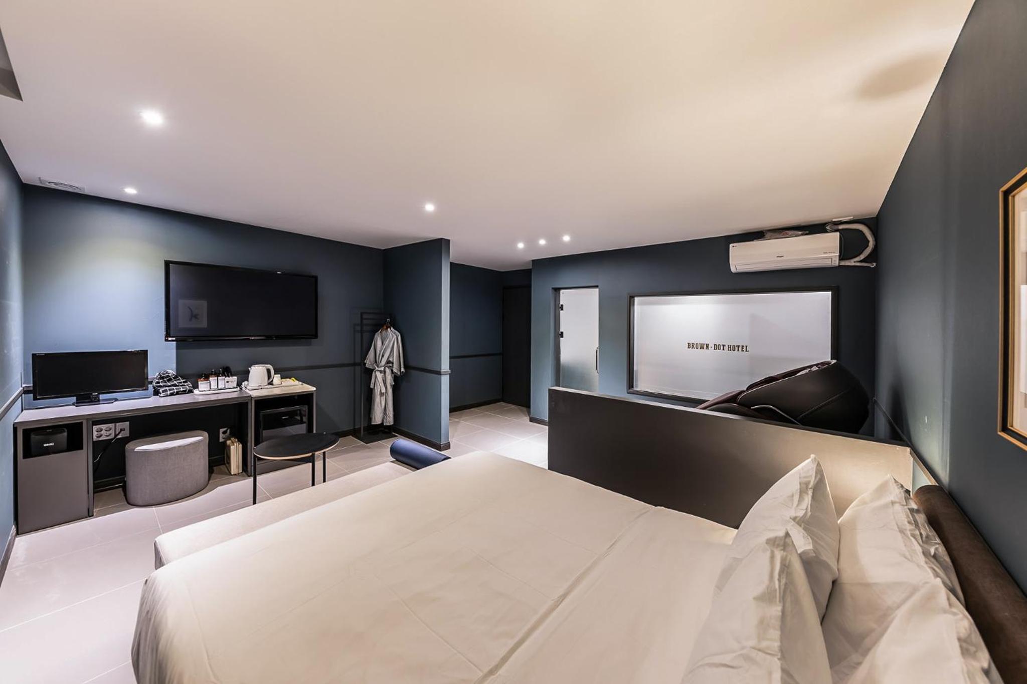 Suite - Photo 5