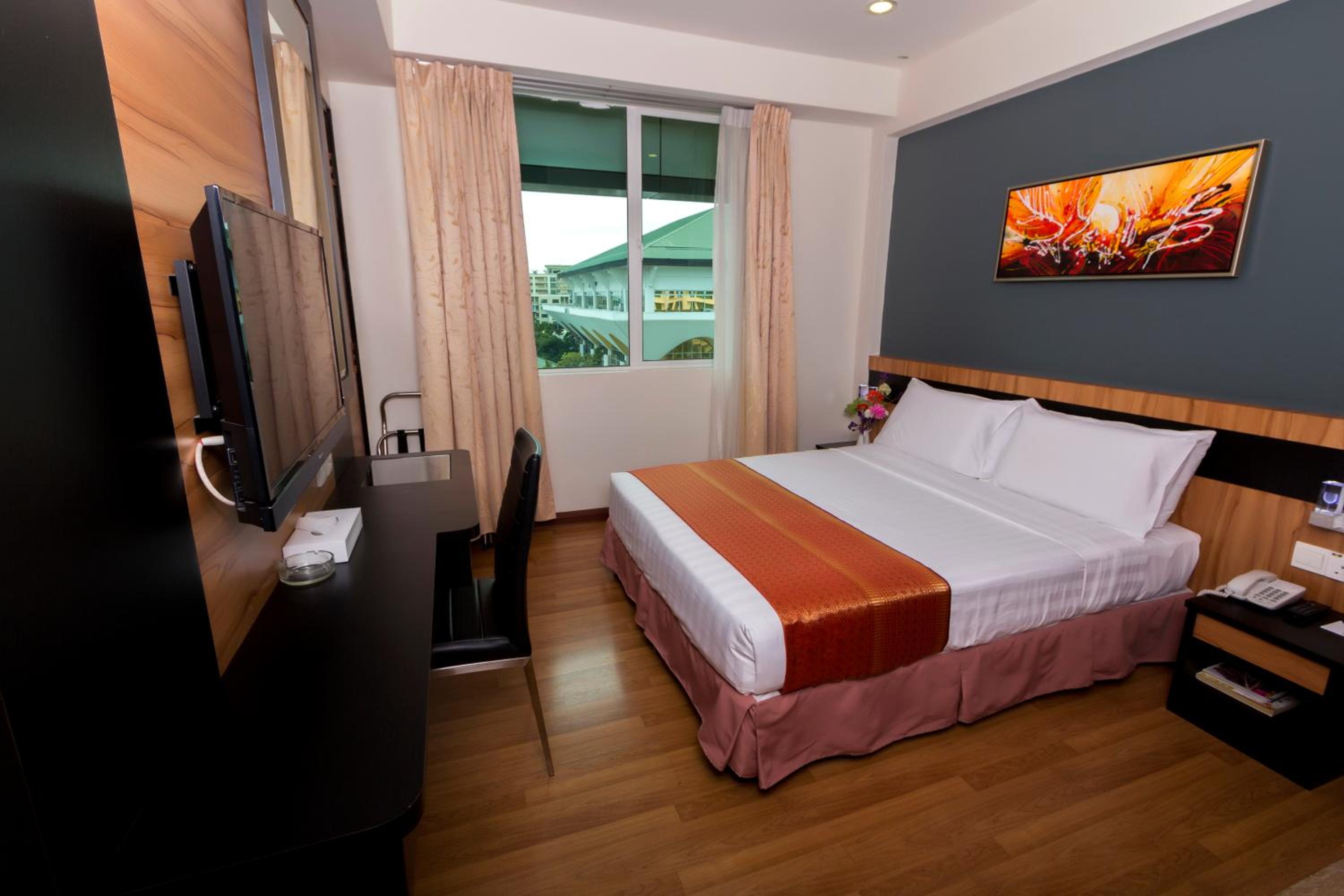 Standard Queen Room photo 3