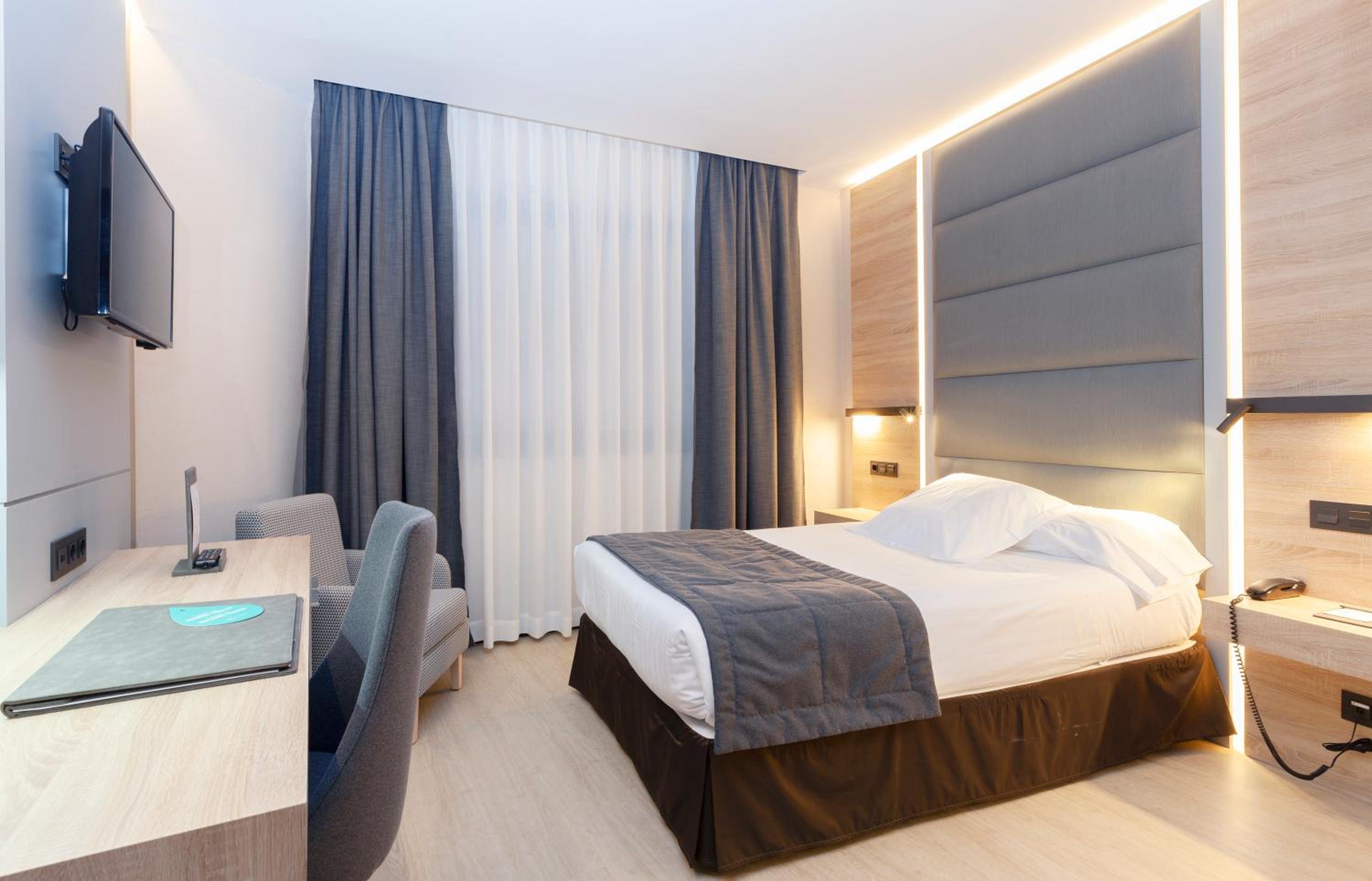 Single Room thumbnail 6