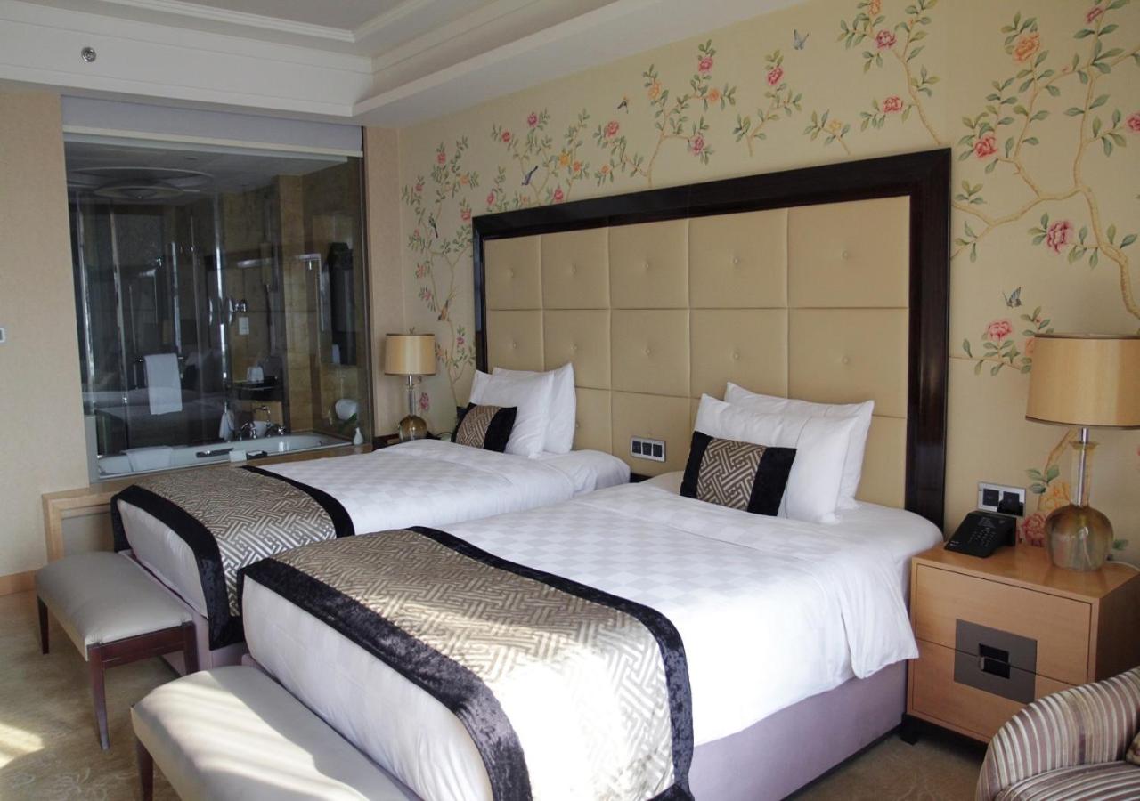 Executive Deluxe Twin Room - Photo 10