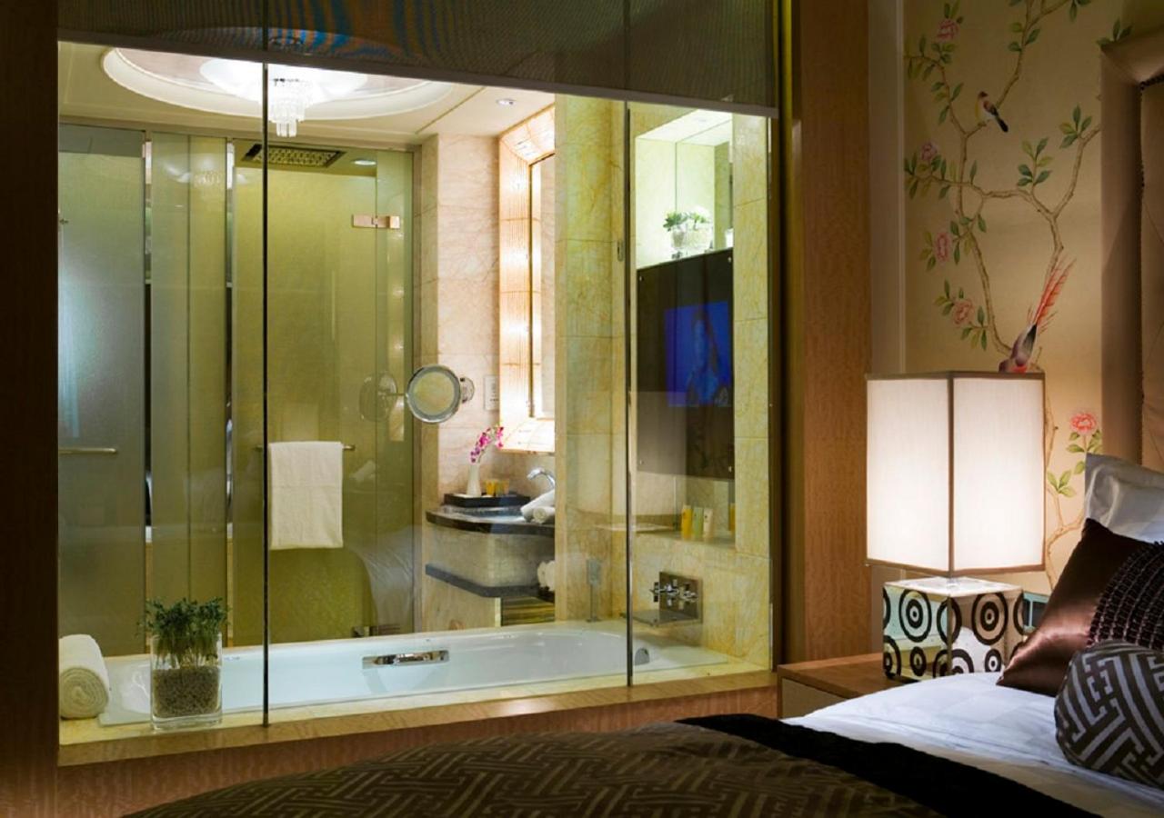 Deluxe King Room - Photo 3