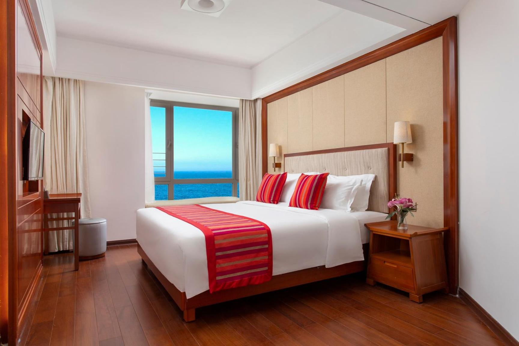 Deluxe Suite Two-Bedroom  Family Suit with Sea View photo 1