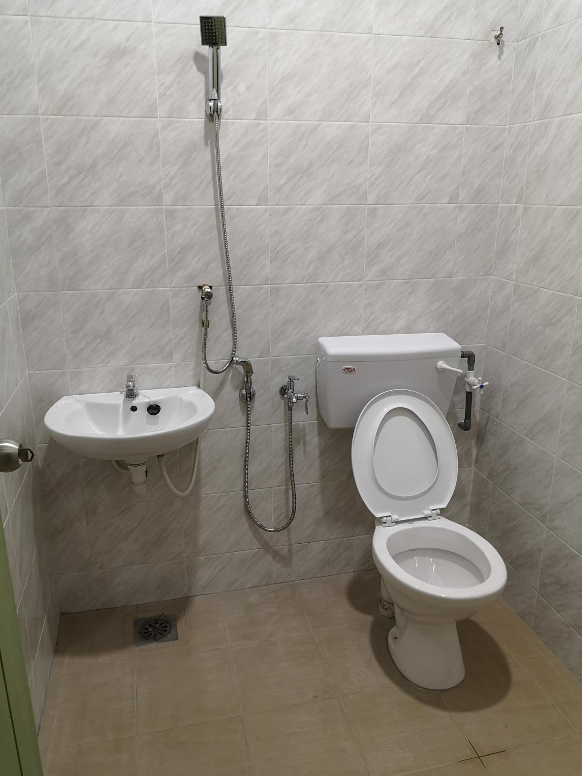 Double Room with Shared Bathroom - Photo 10