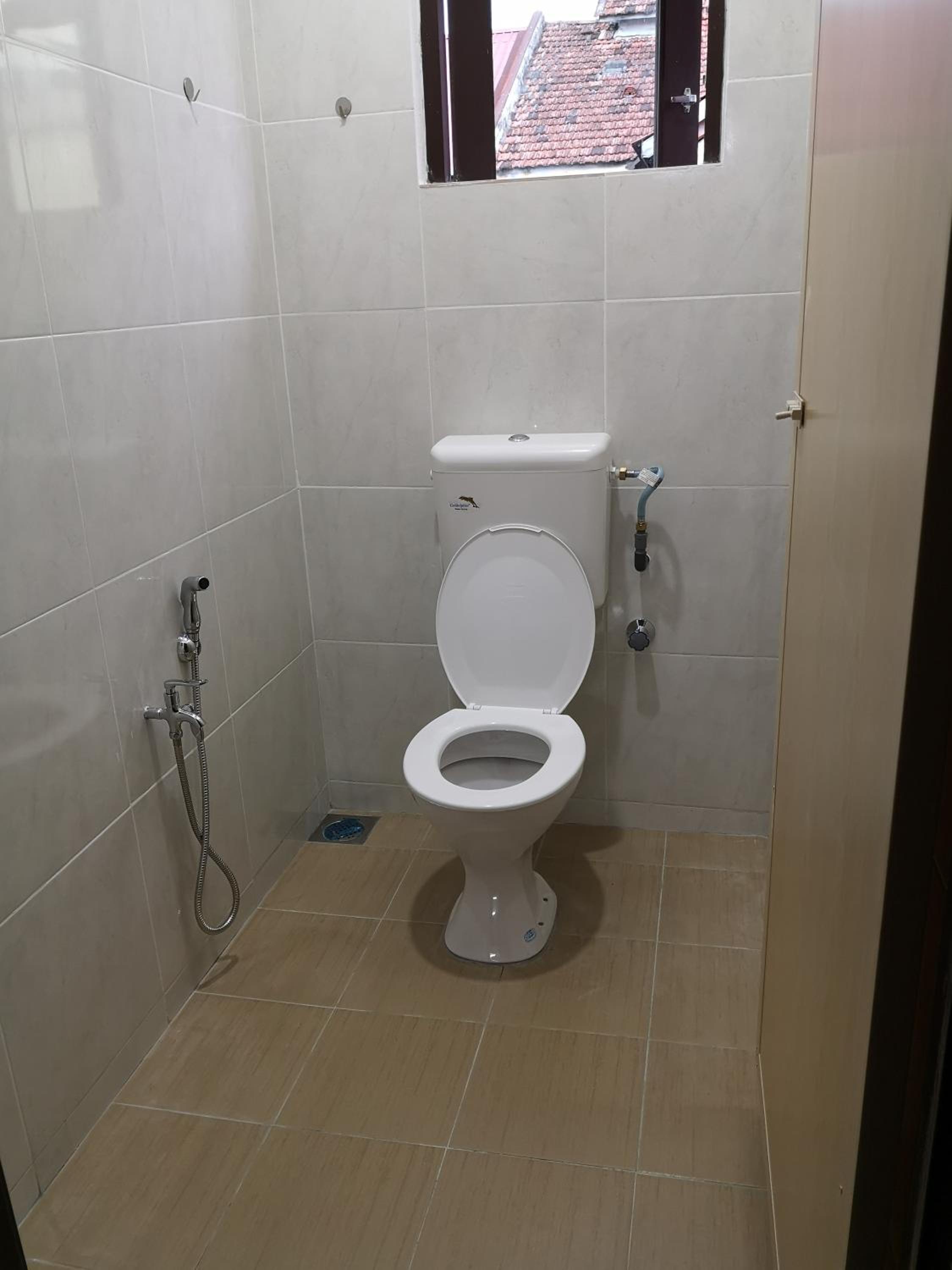 Double Room with Shared Bathroom - Photo 9