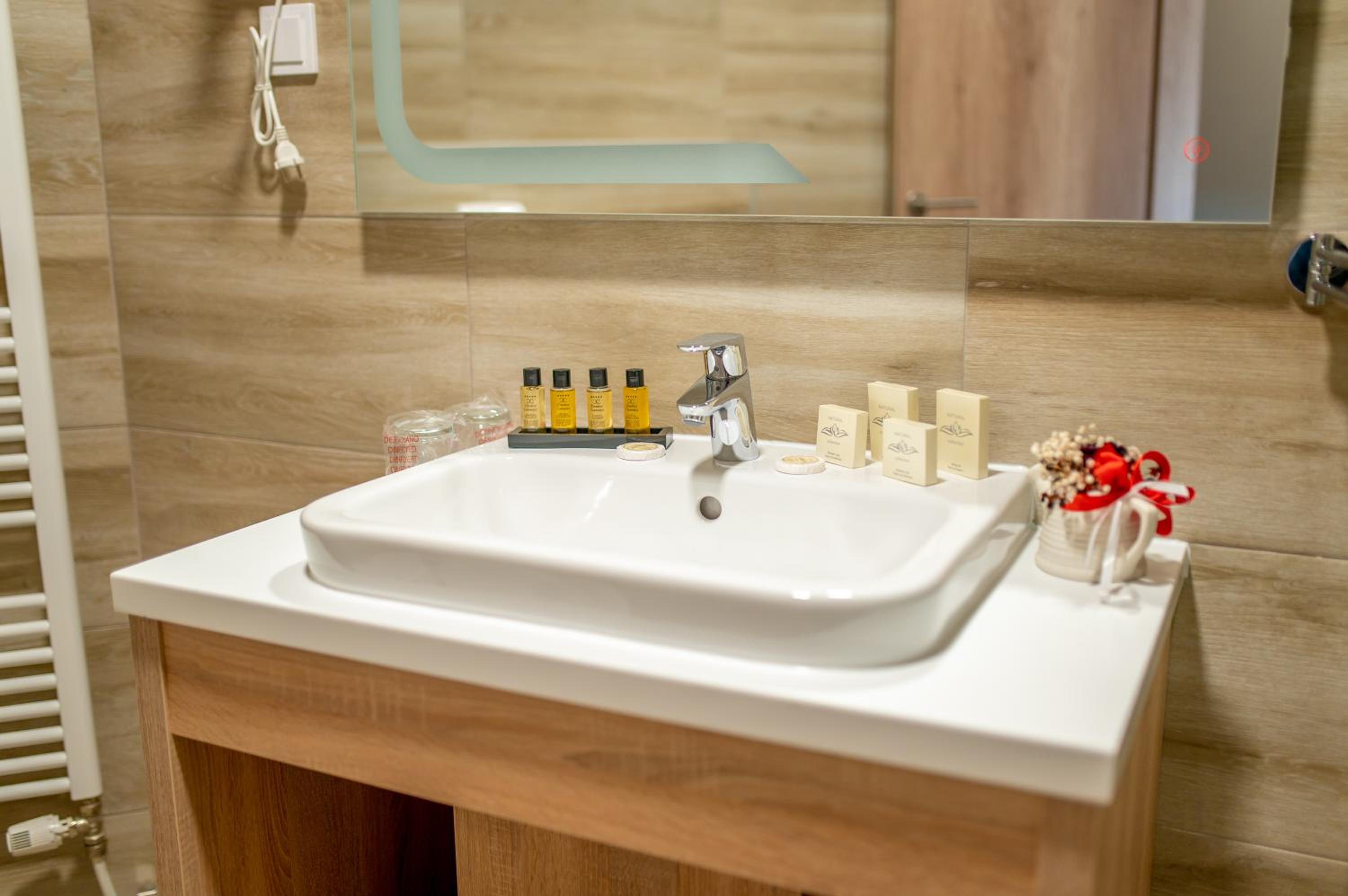 Standard Double Room - Photo 4