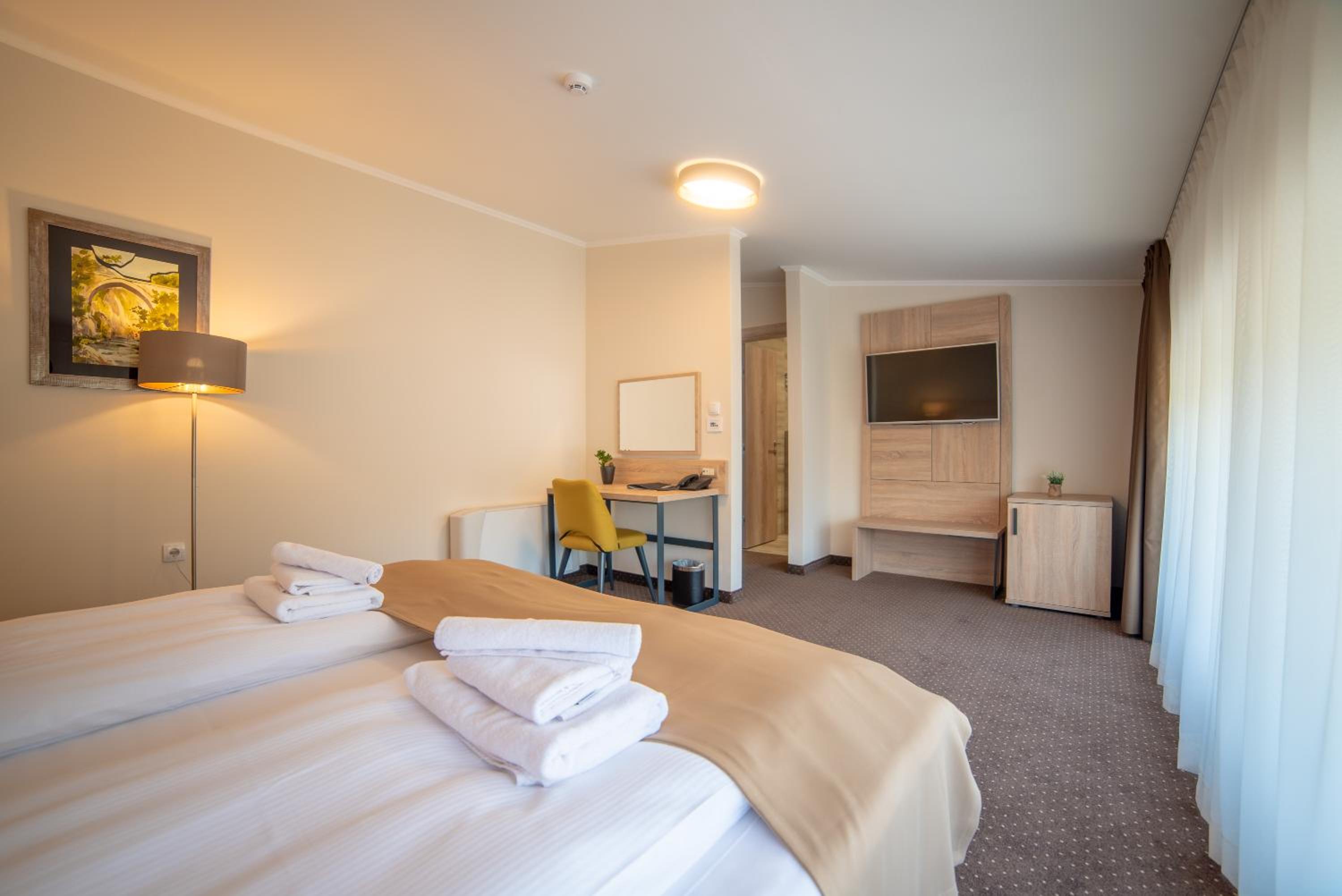 Standard Double Room - Photo 3