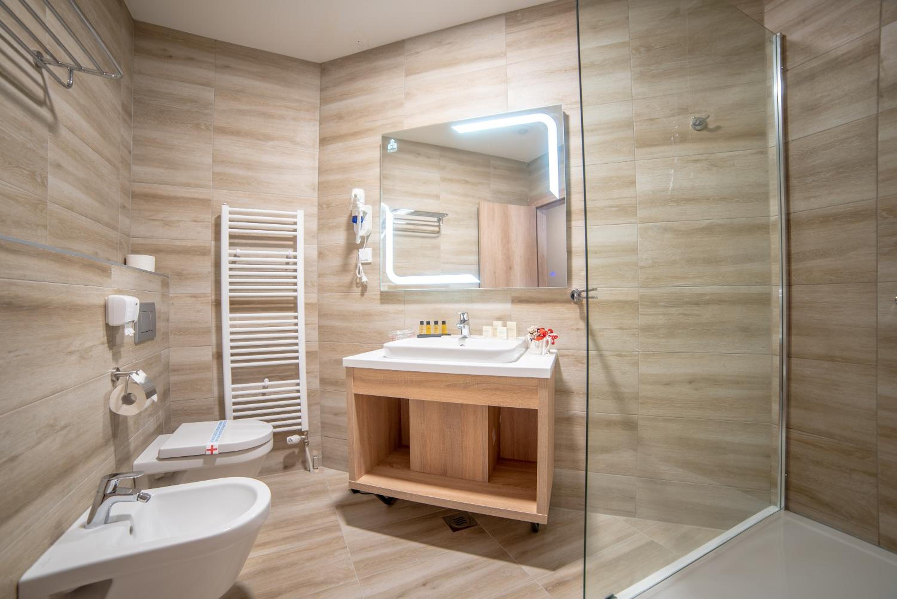 Standard Double Room - Photo 5