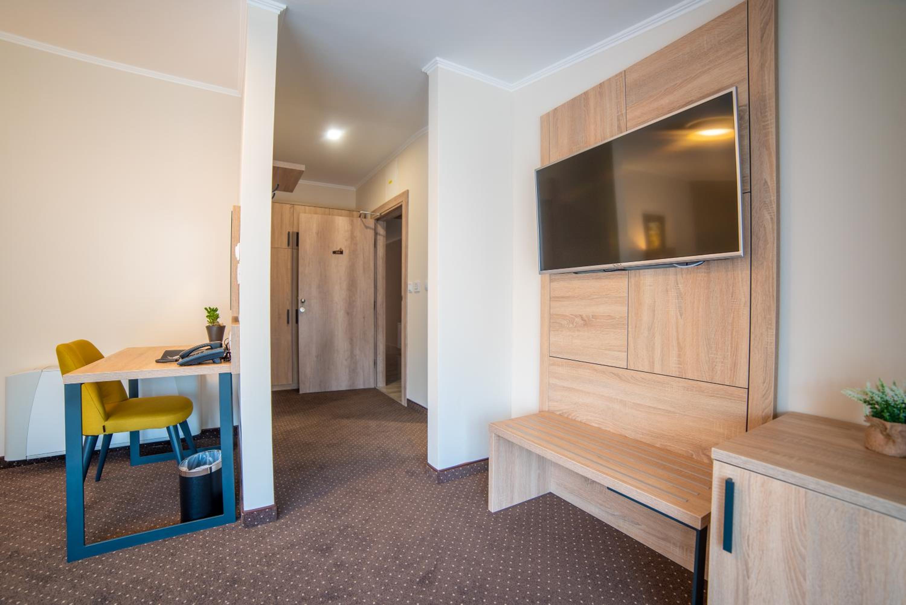 Standard Double Room - Photo 7