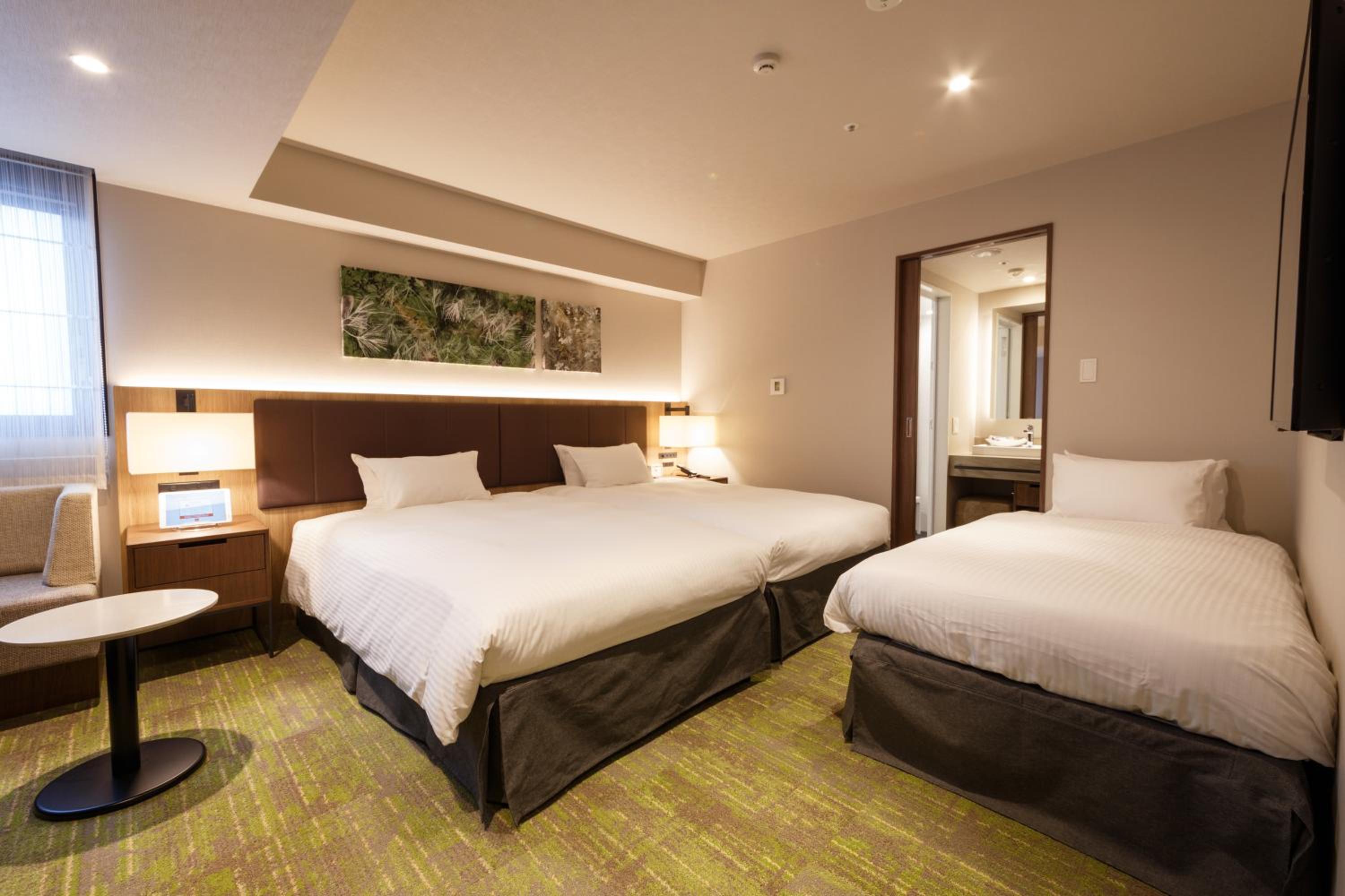 Corner Triple Room - Photo 1