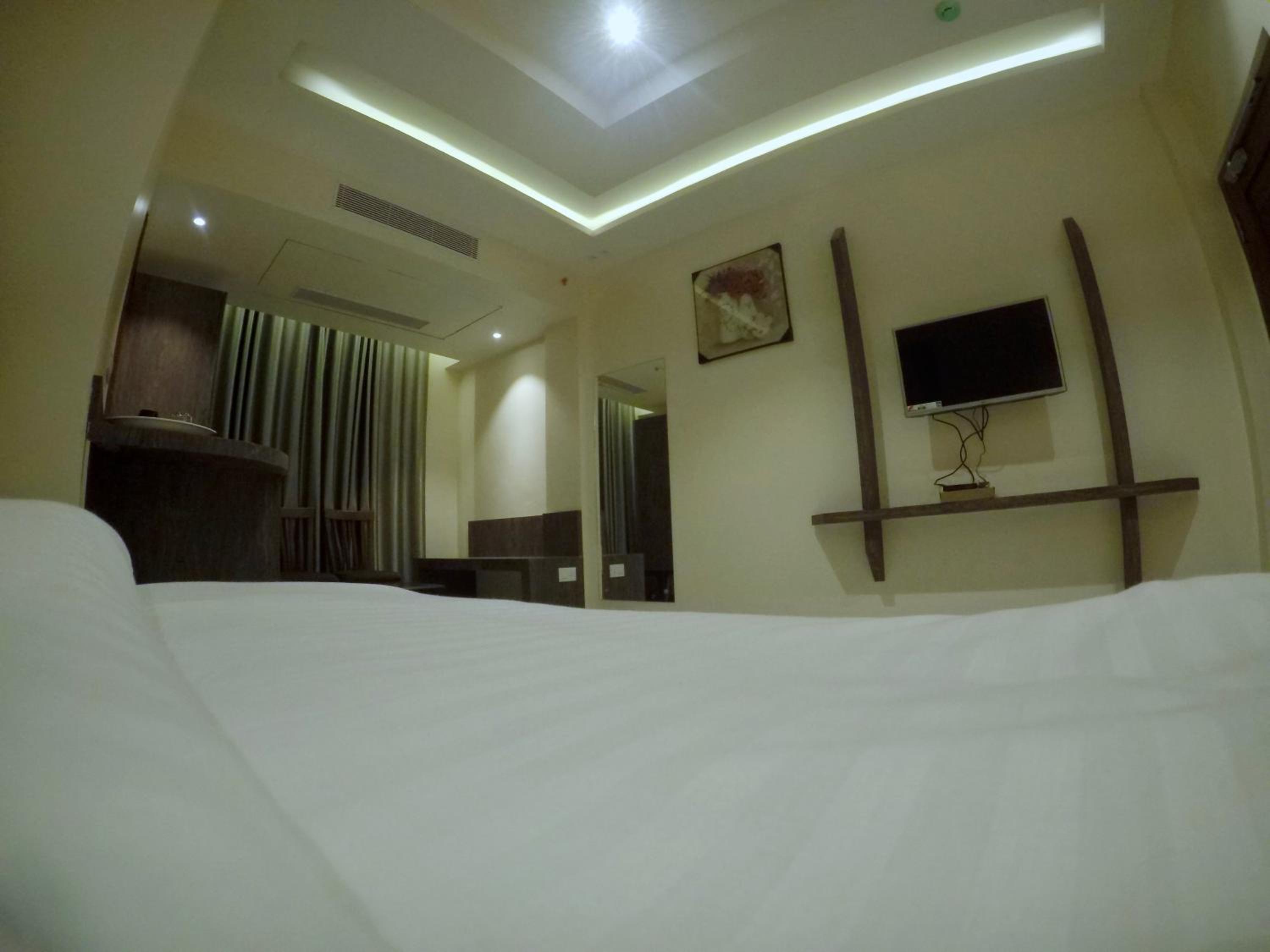 Deluxe Double Room (2 Adults + 1 Child) - Photo 4