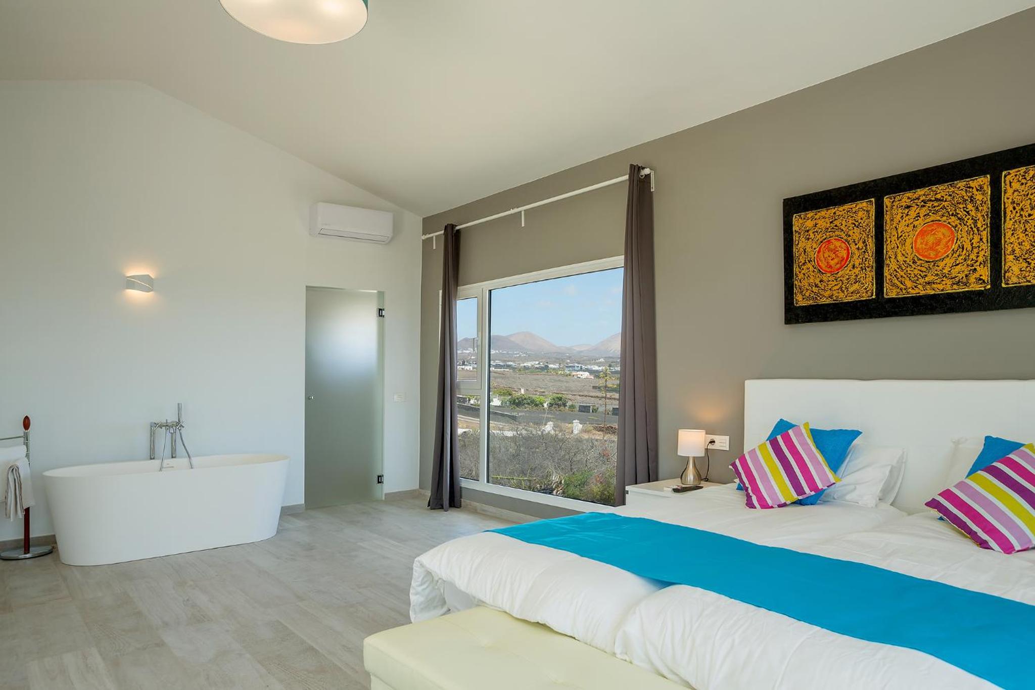 Villa photo 3