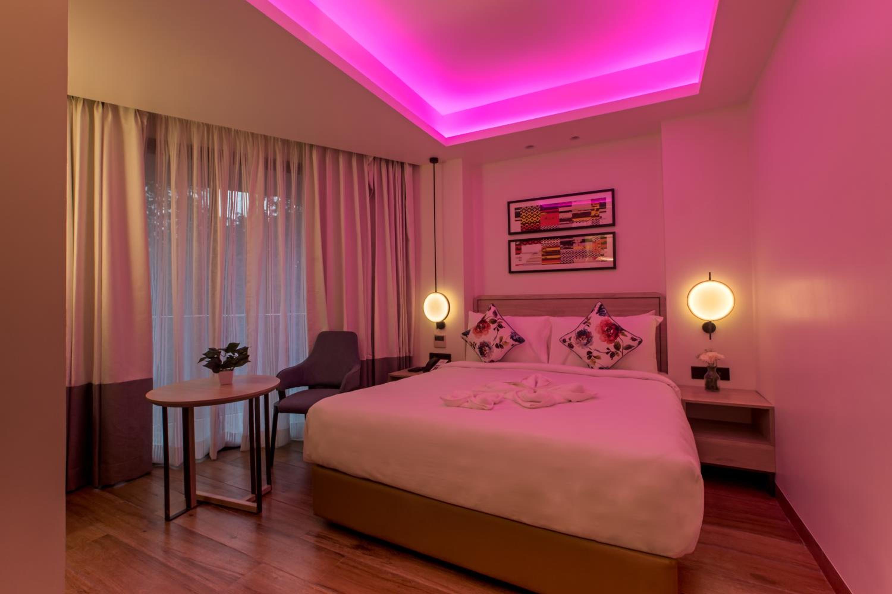 Standard King Room - Photo 1