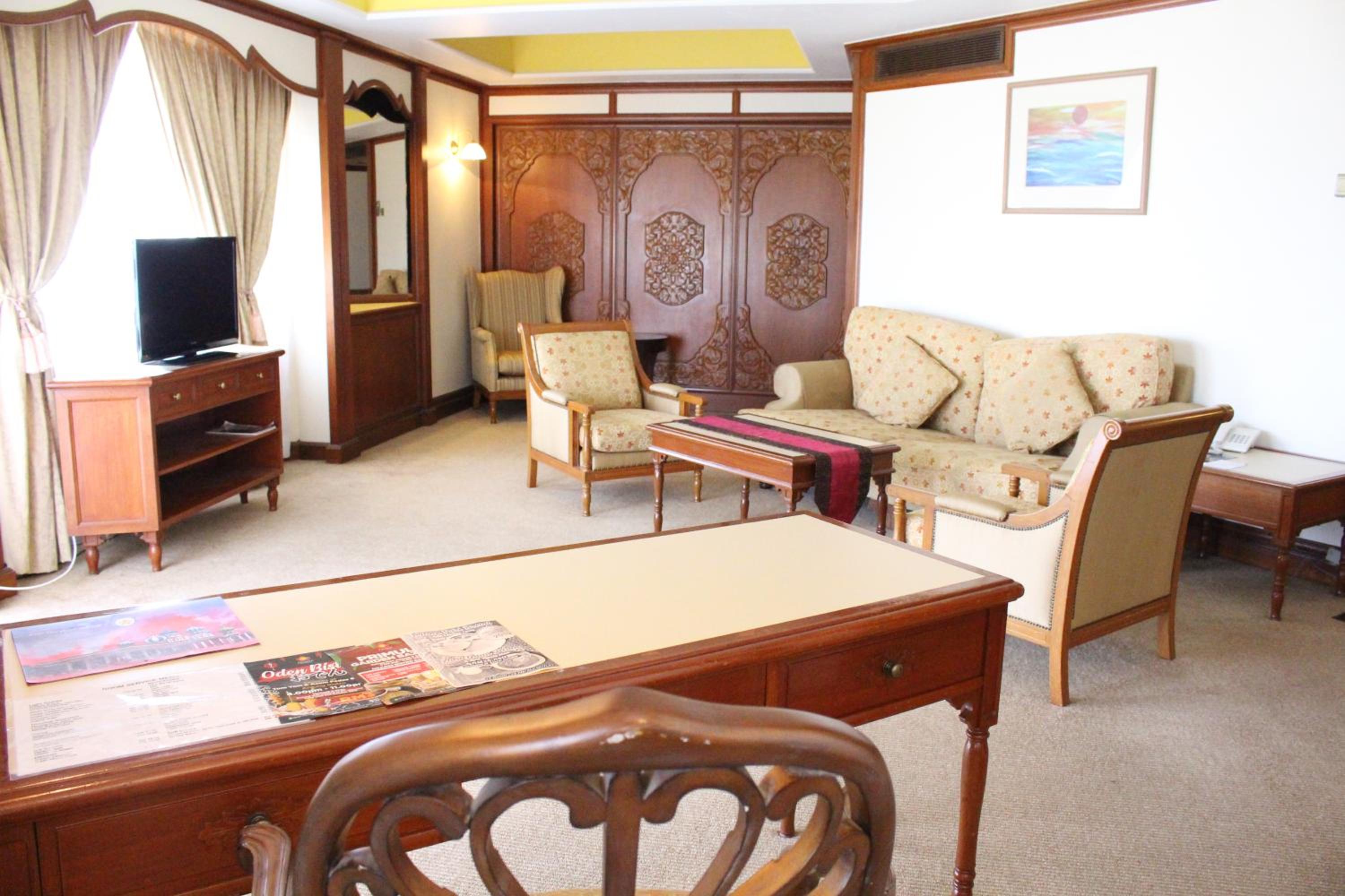 Queen Suite - Photo 2