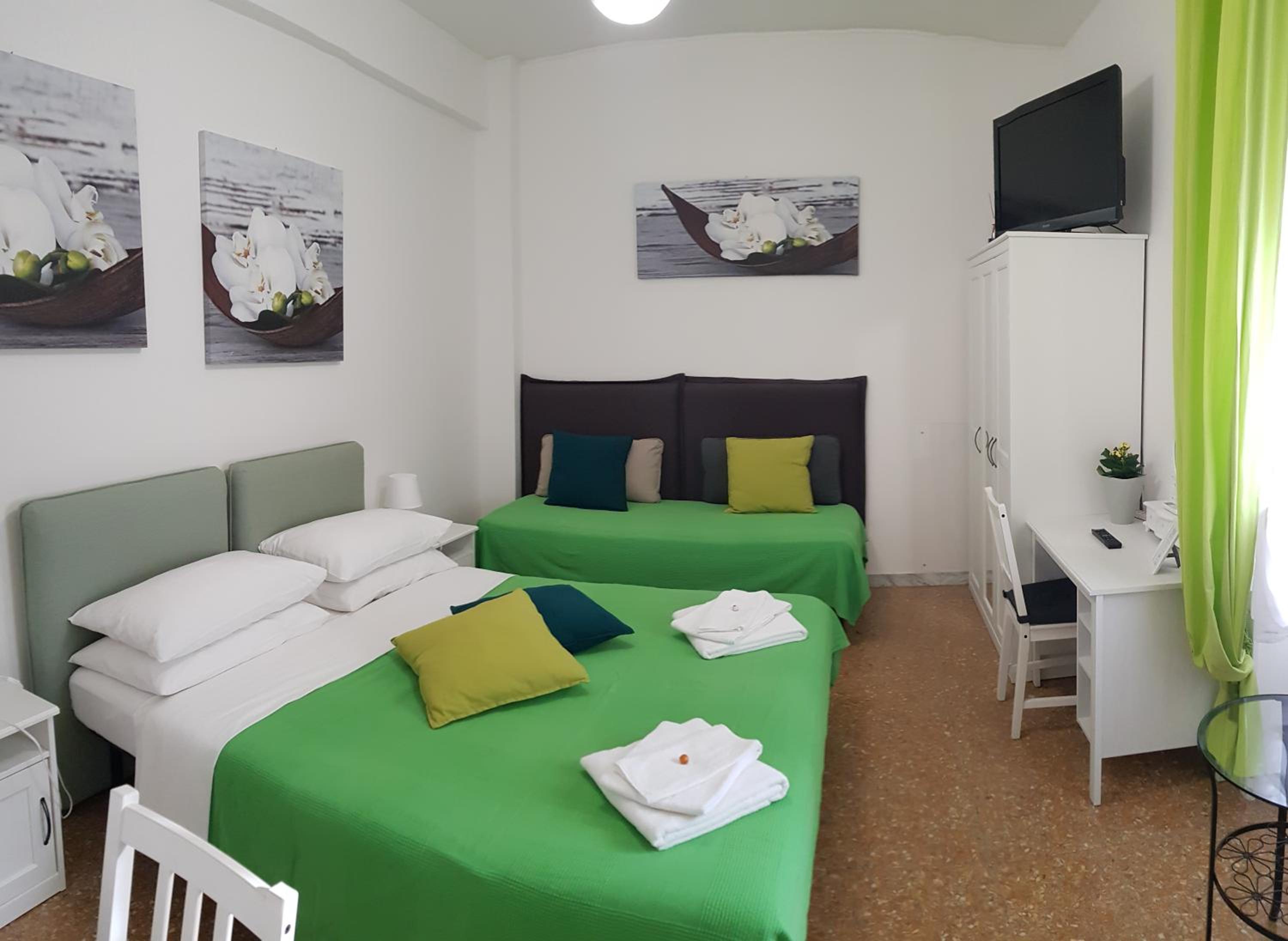 Triple Room with Private Bathroom photo 3