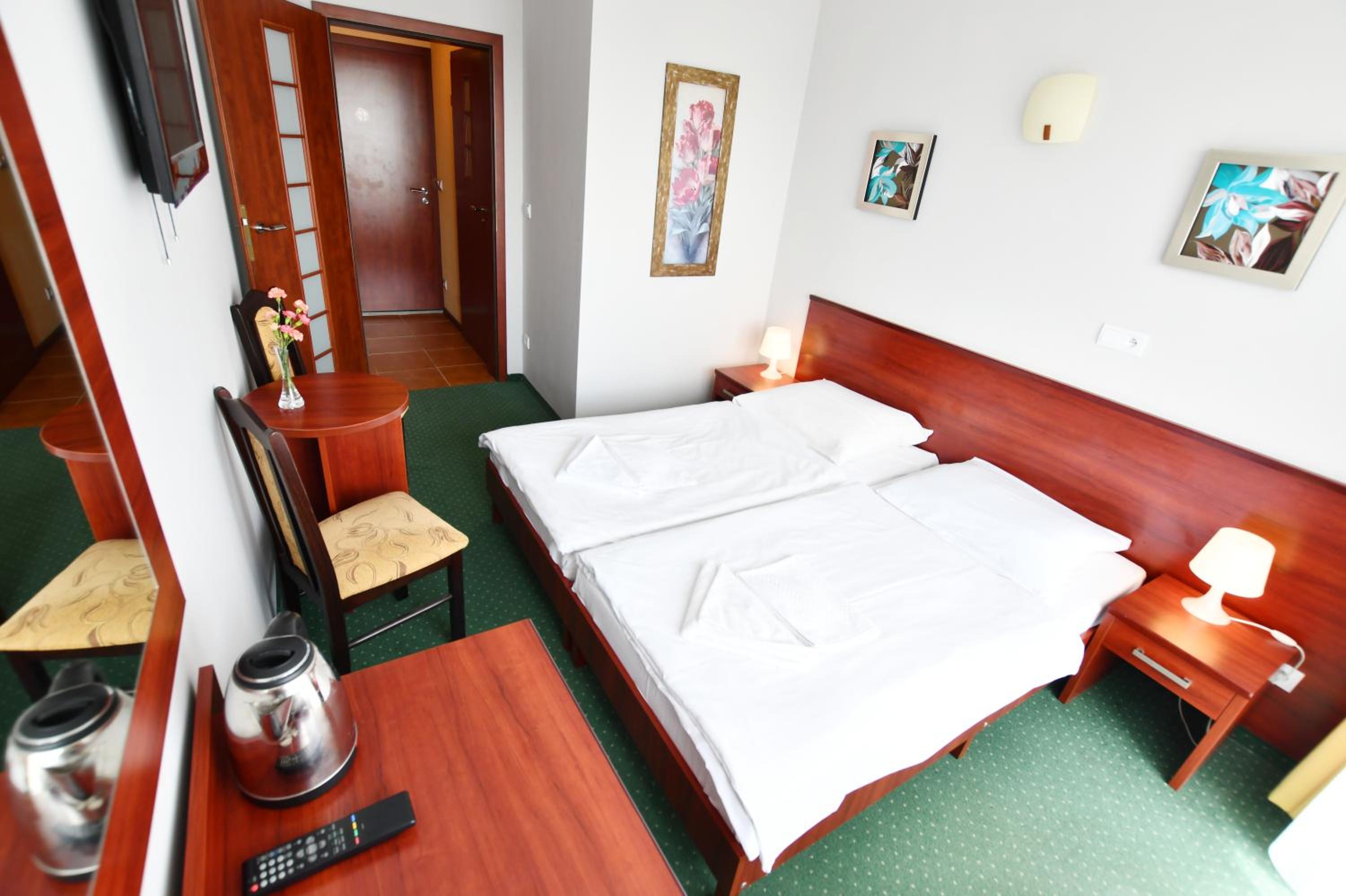 Double or Twin Room - Photo 9