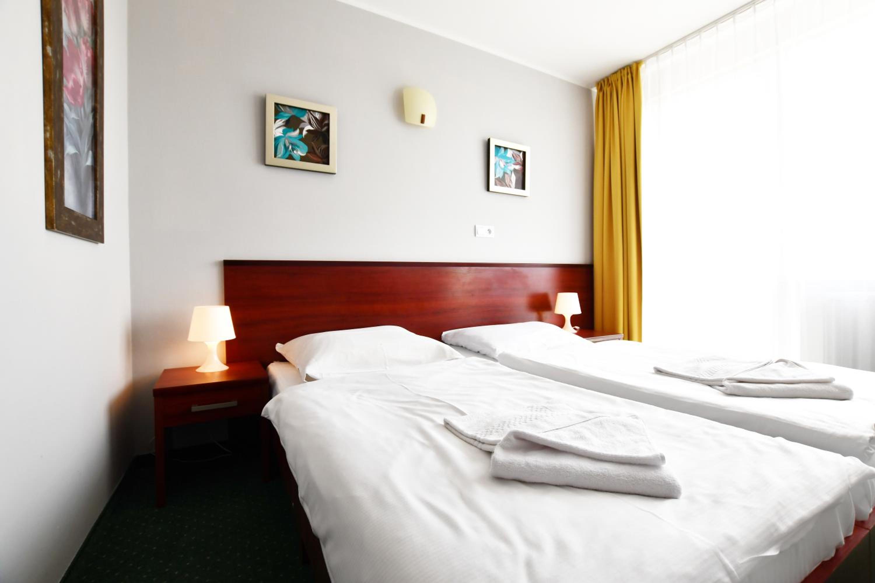 Double or Twin Room - Photo 8