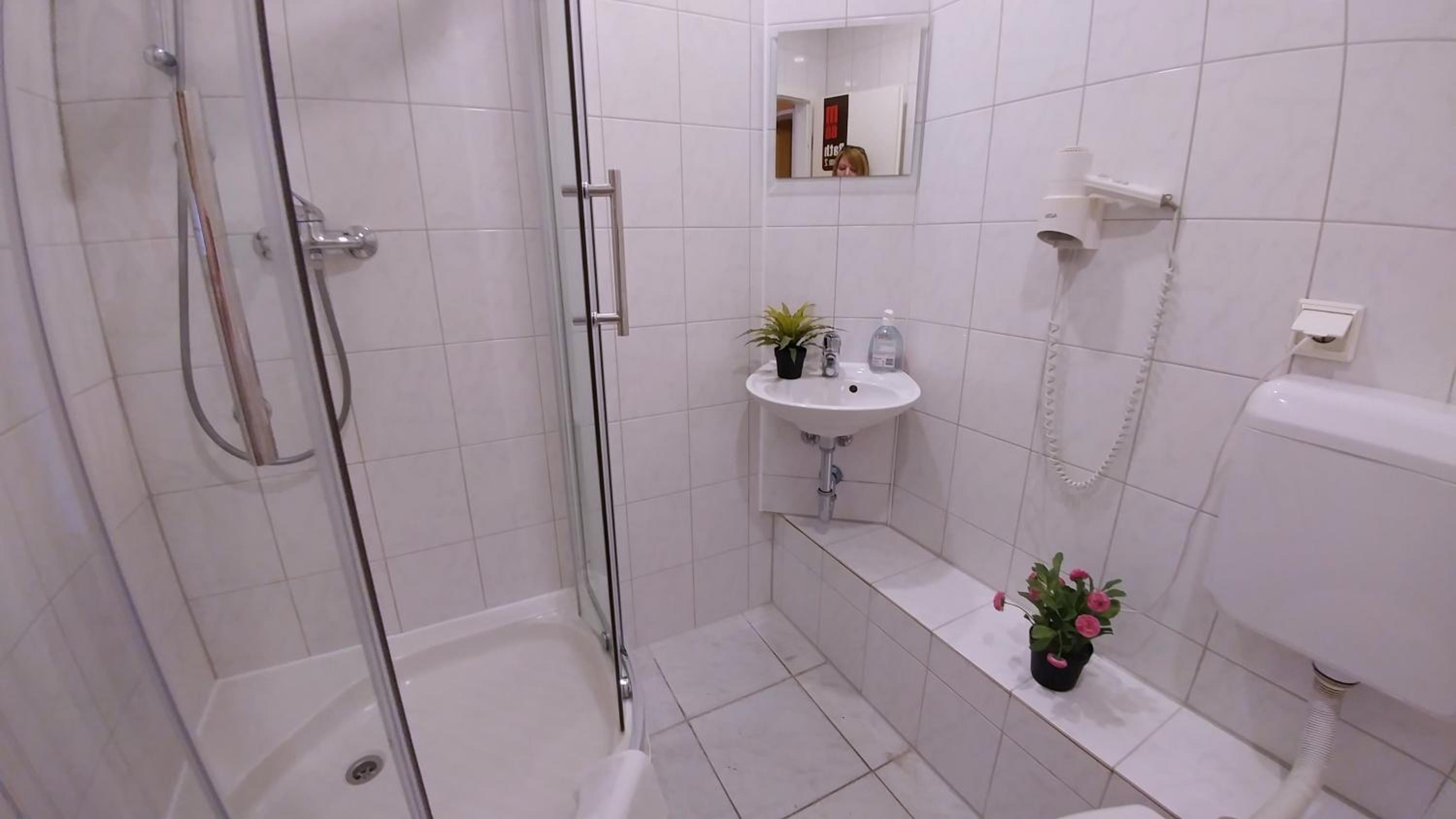 Double Room with Private Bathroom in Hallway photo 2