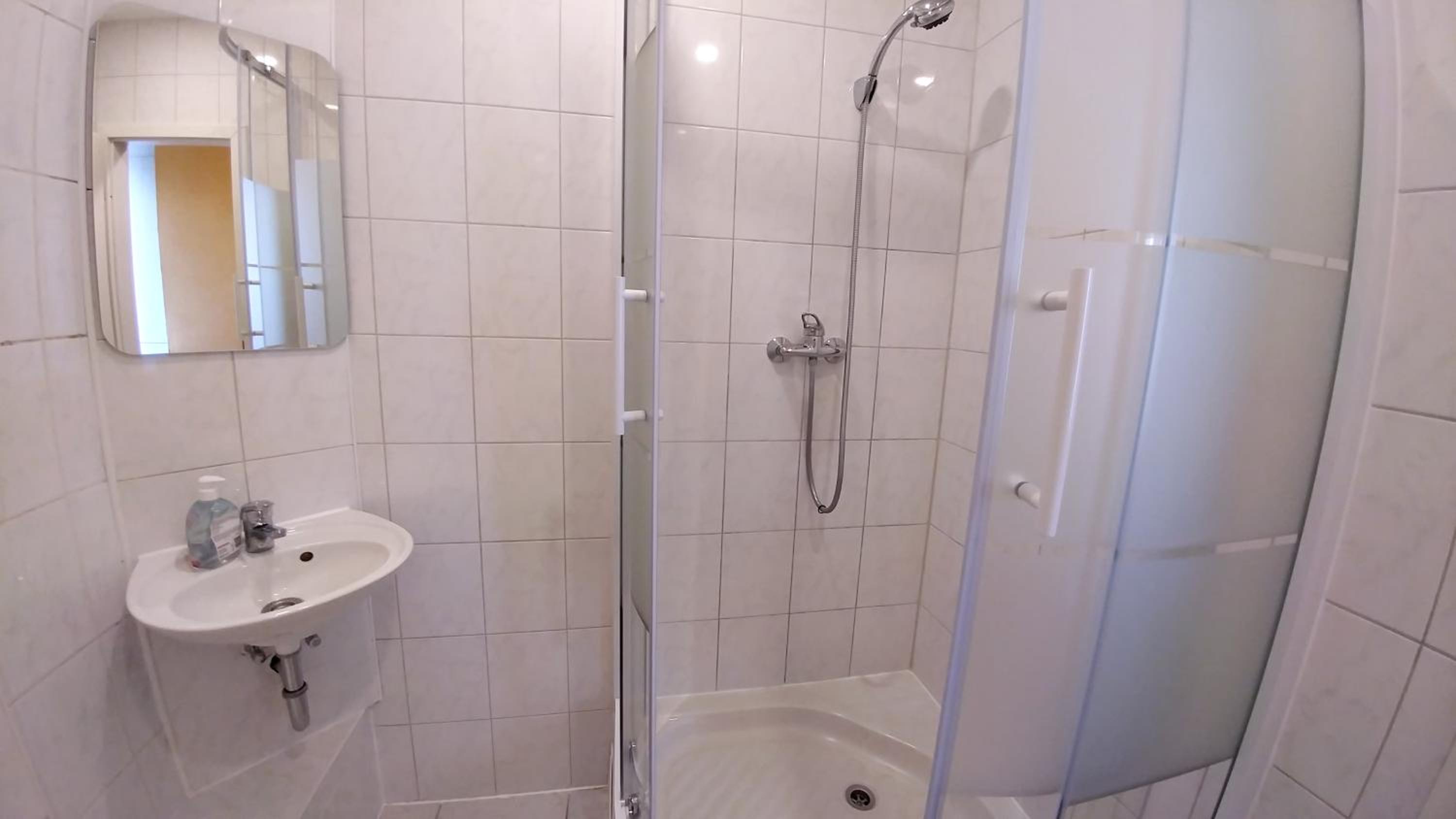 Single Room with Shared Bathroom photo 2