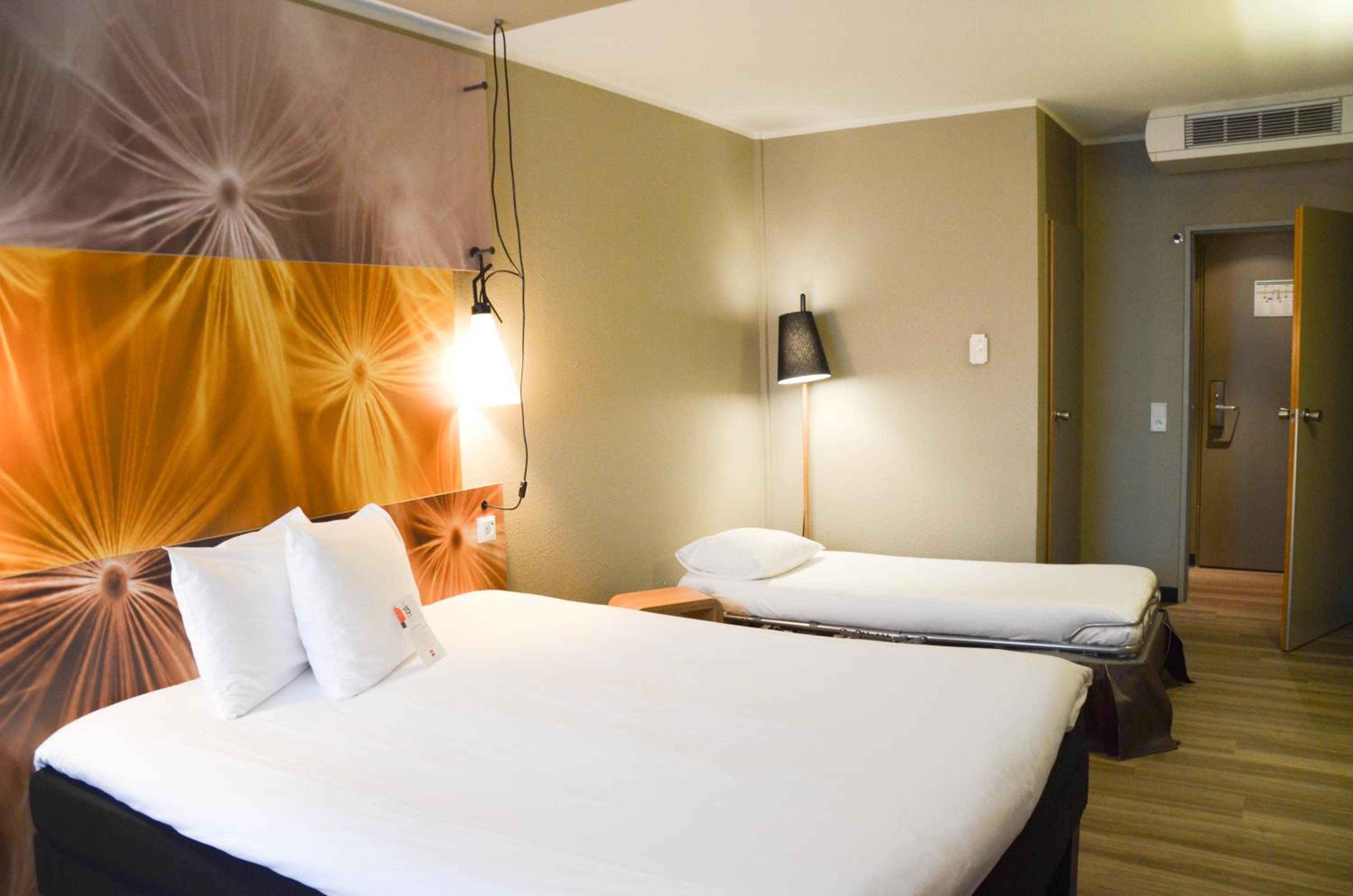 Standard Double or Twin Room - Photo 16