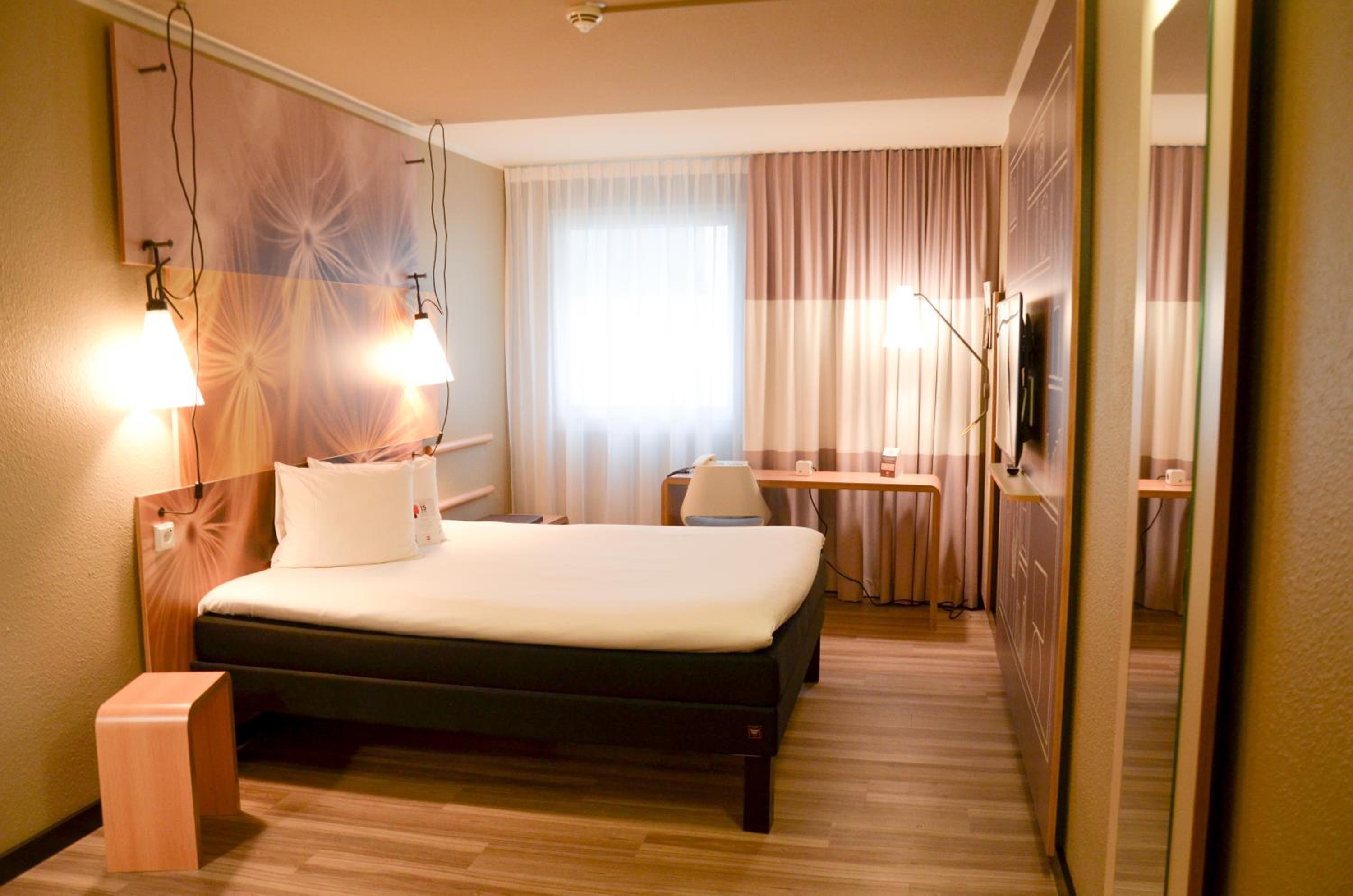 Standard Double or Twin Room - Photo 4