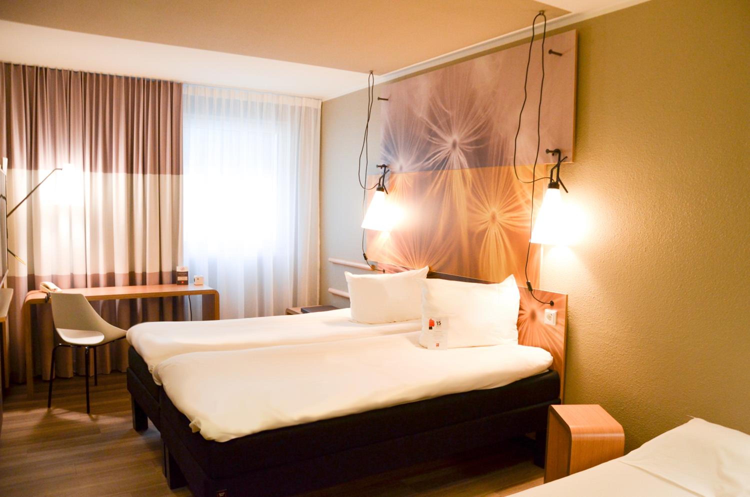 Standard Double or Twin Room - Photo 3