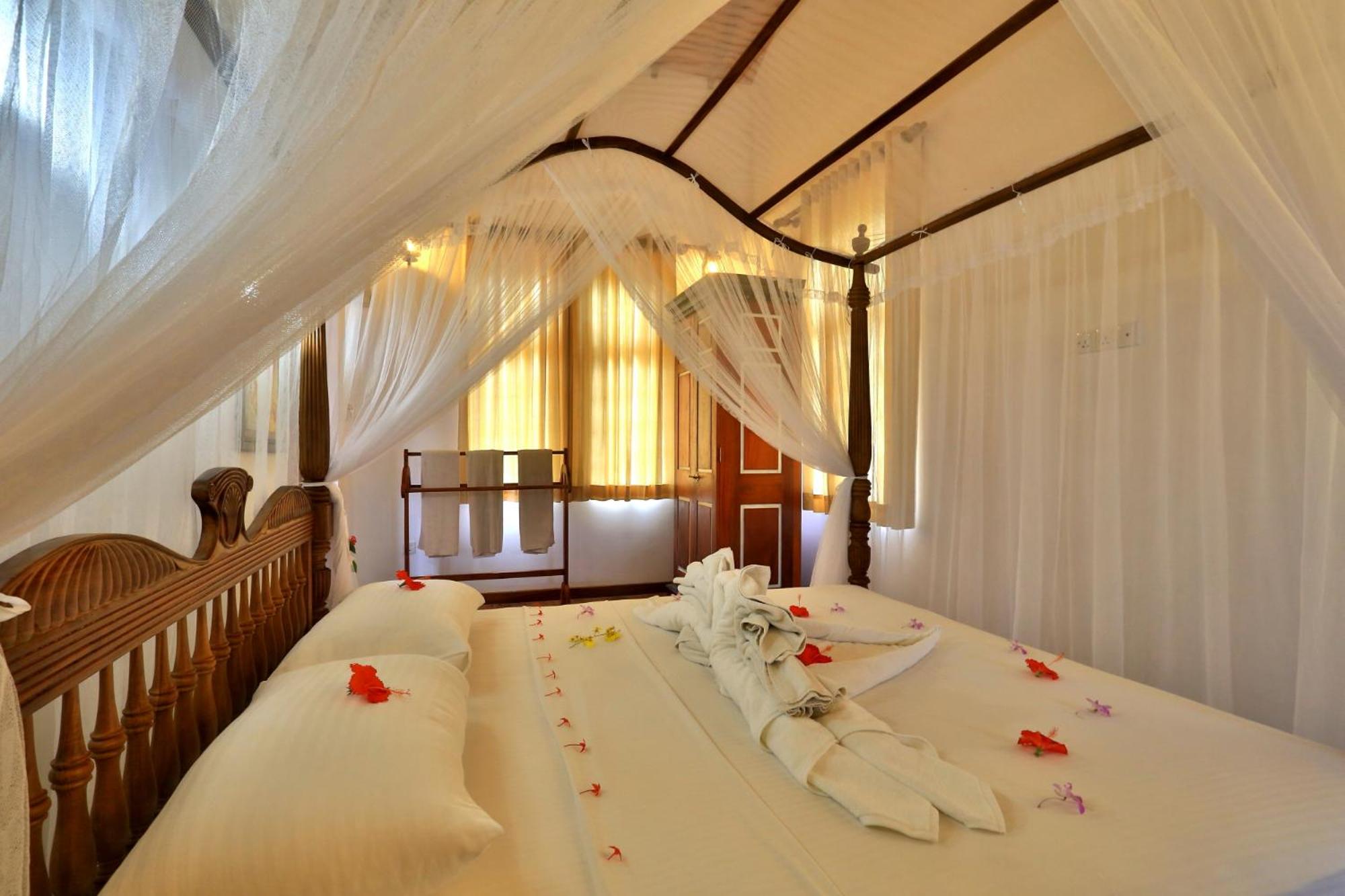 Standard Queen Room