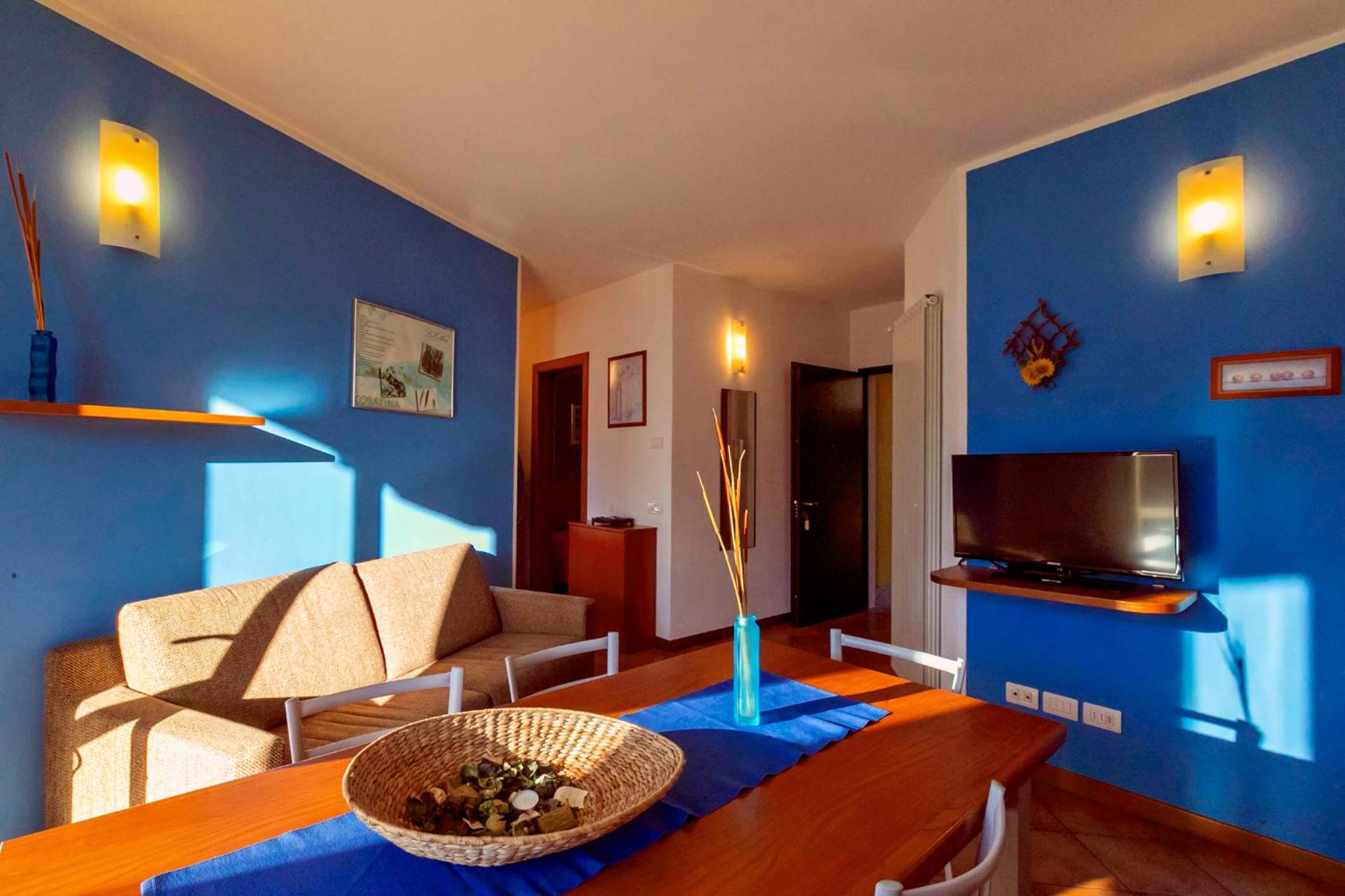 Three-Bedroom Apartment with Lake View photo 3