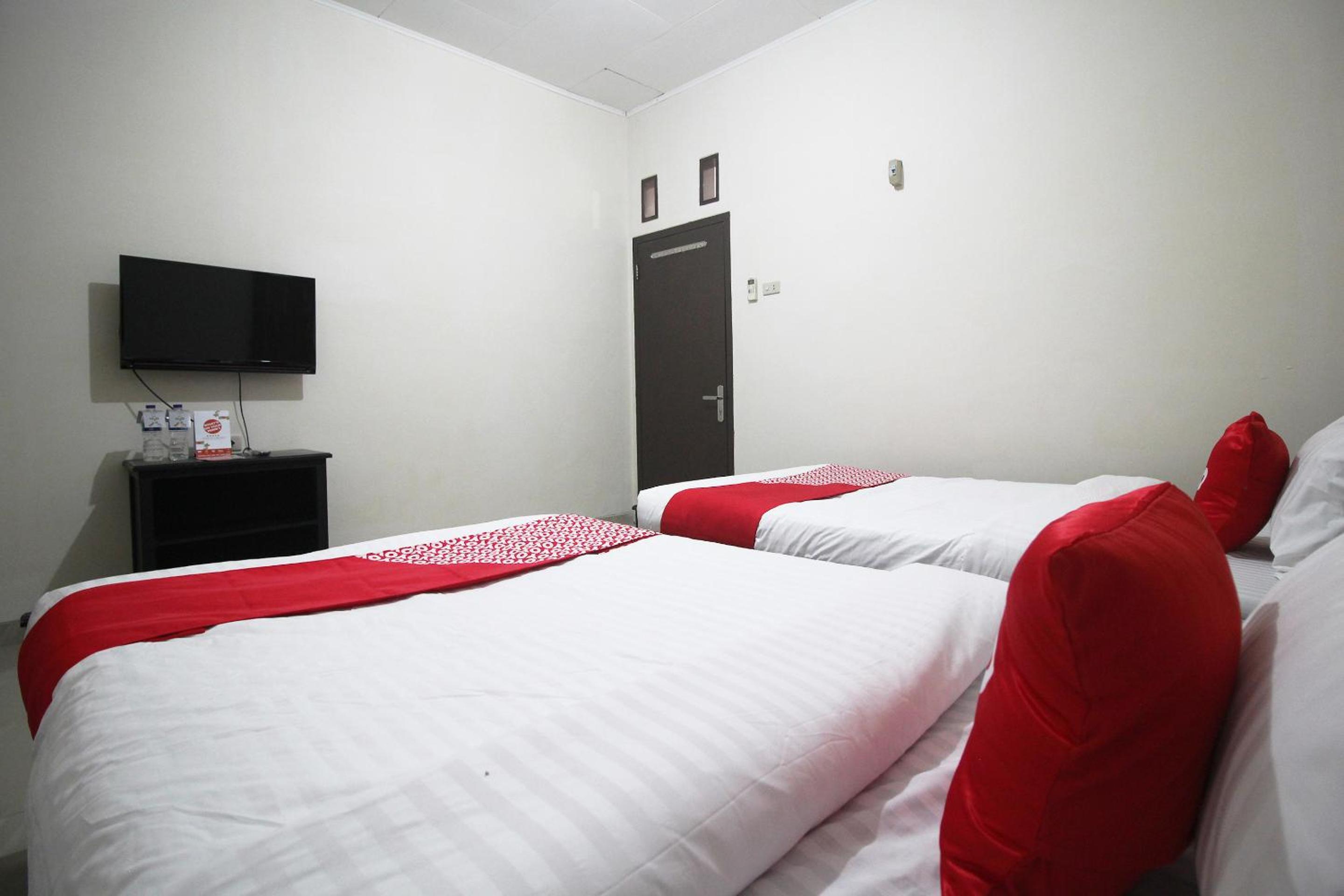 Standard Twin Room - Photo 2
