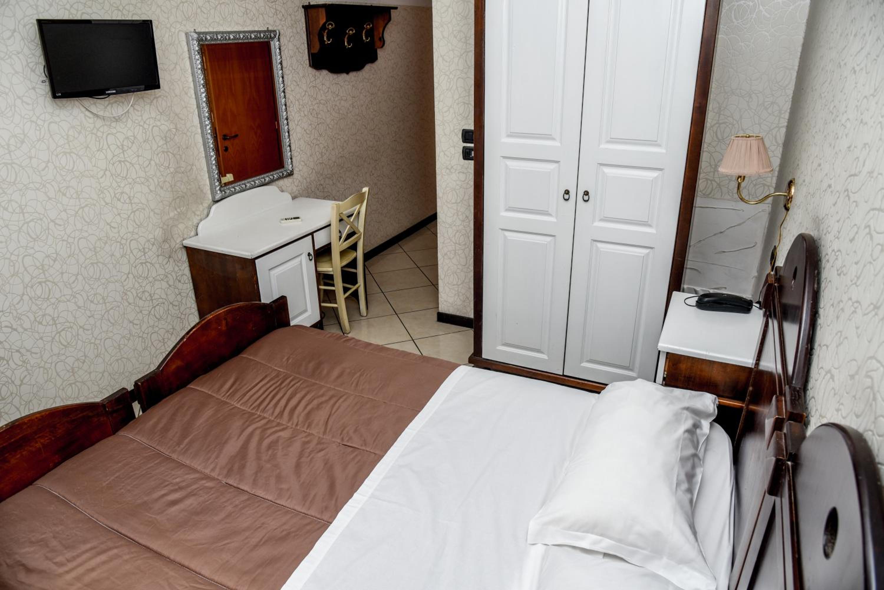 Double or Twin Room photo 1