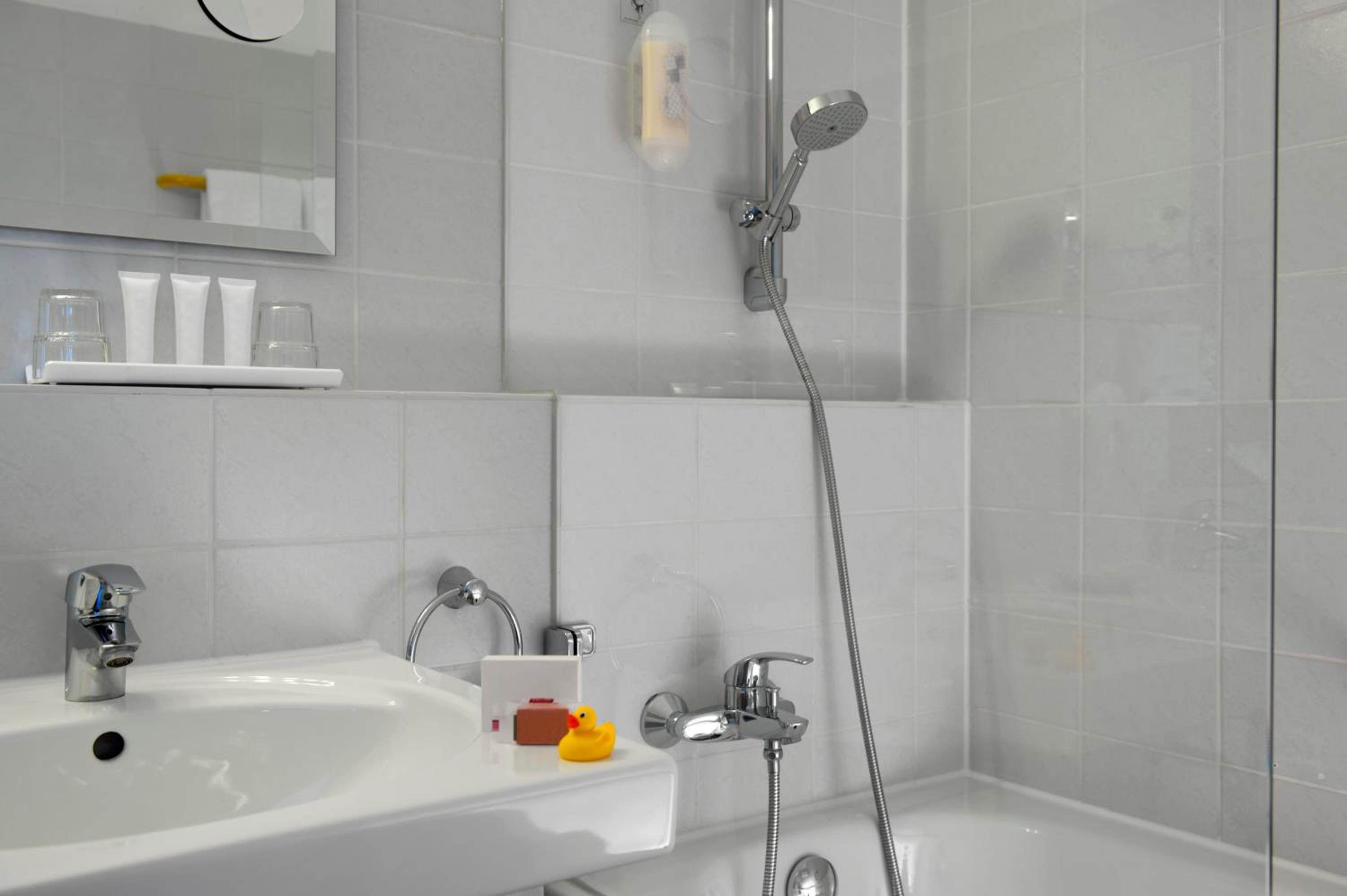 Standard Double Room - Photo 5