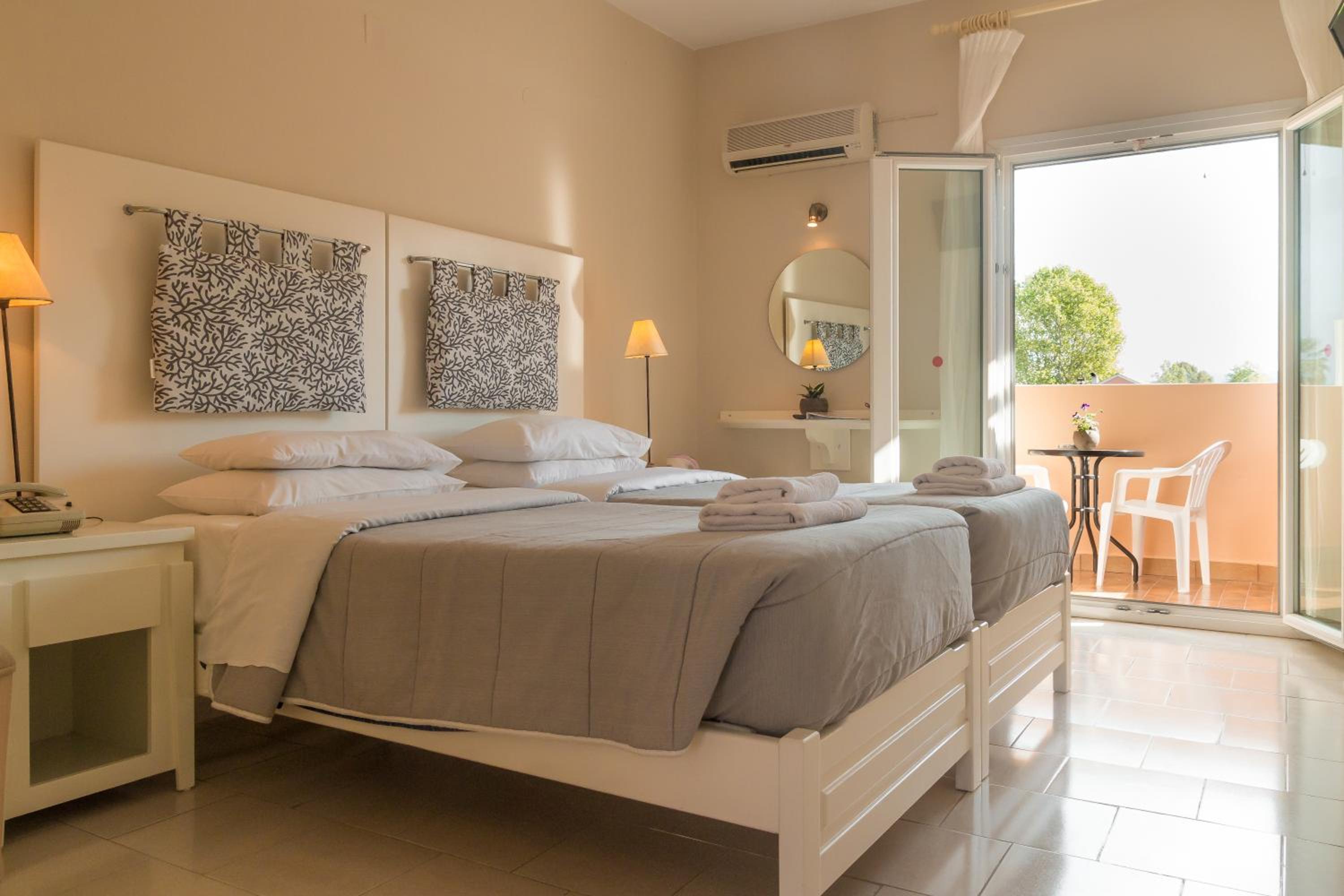 Double Room - Photo 5