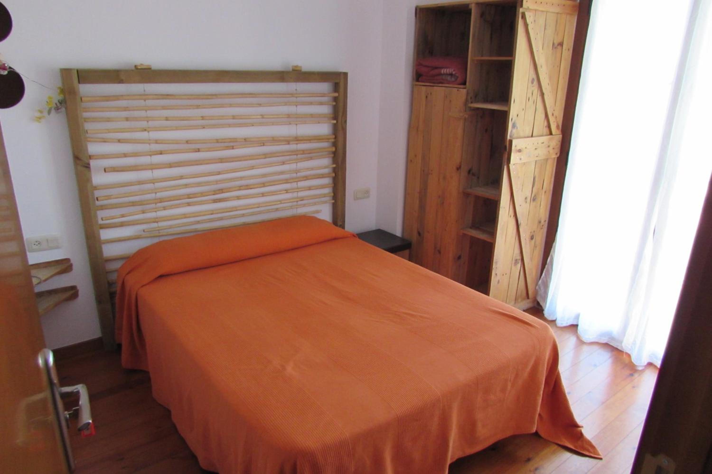 Five-Bedroom House photo 3