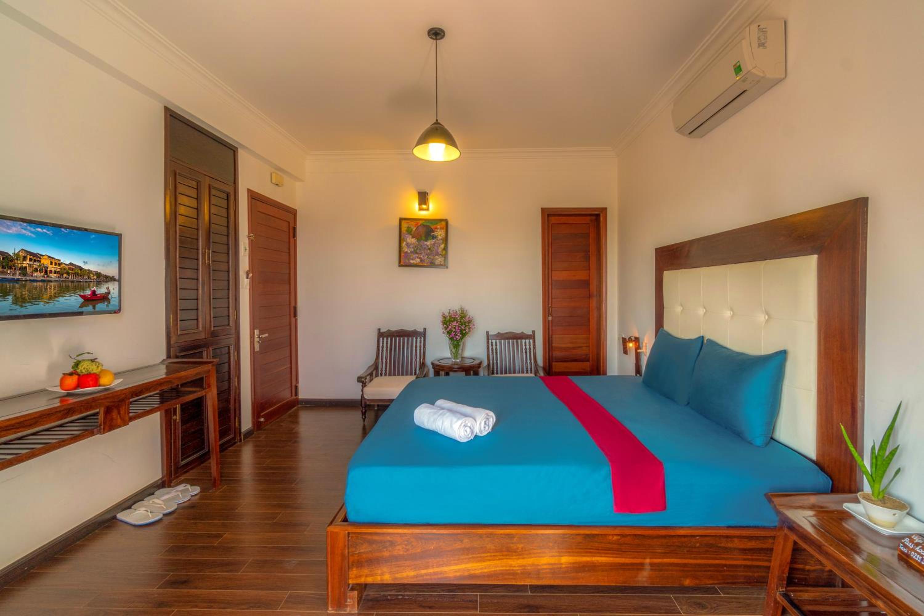 Deluxe Double Room with Balcony photo 2
