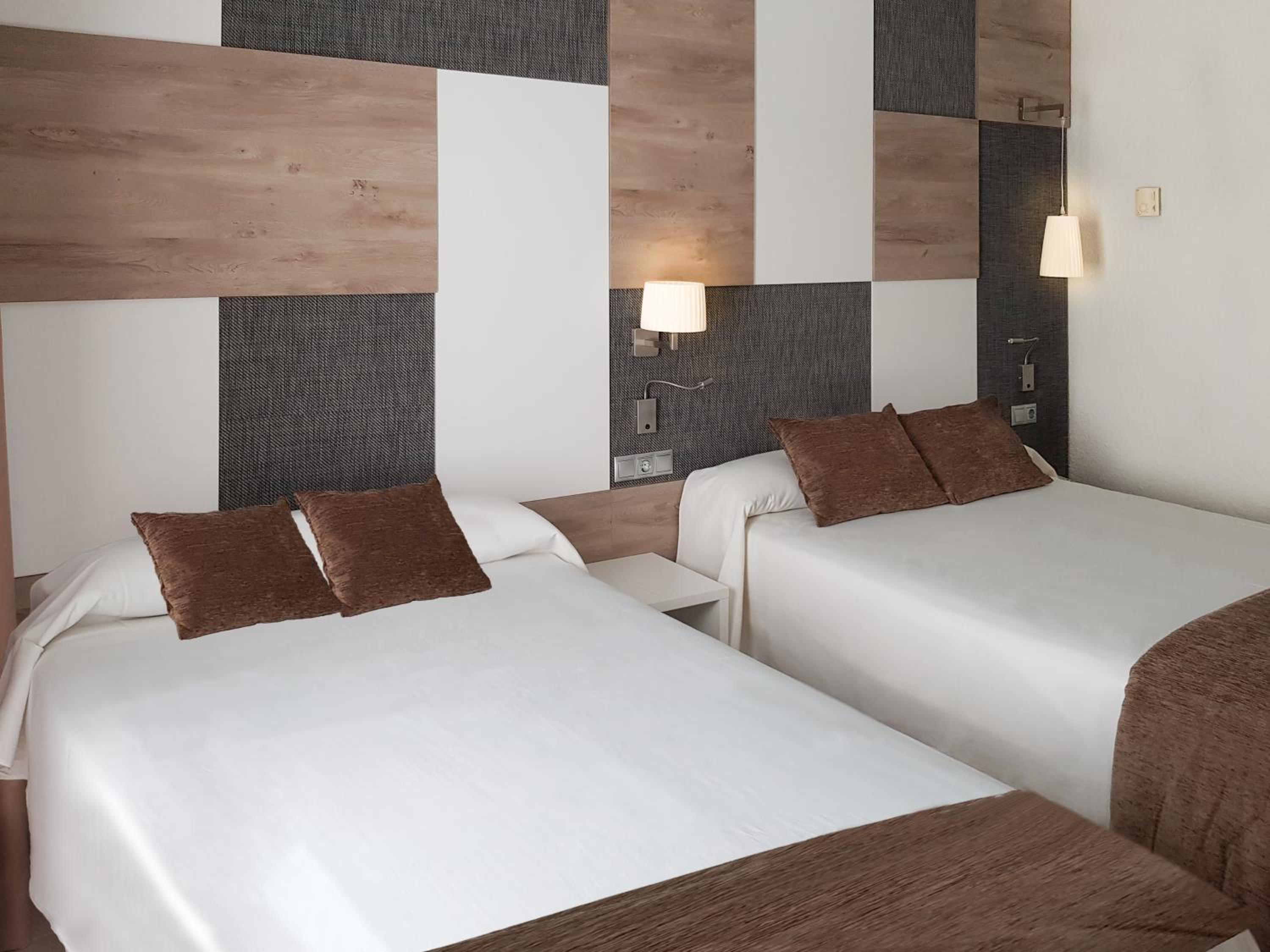 Standard Triple Room (3 Adults) - Photo 1