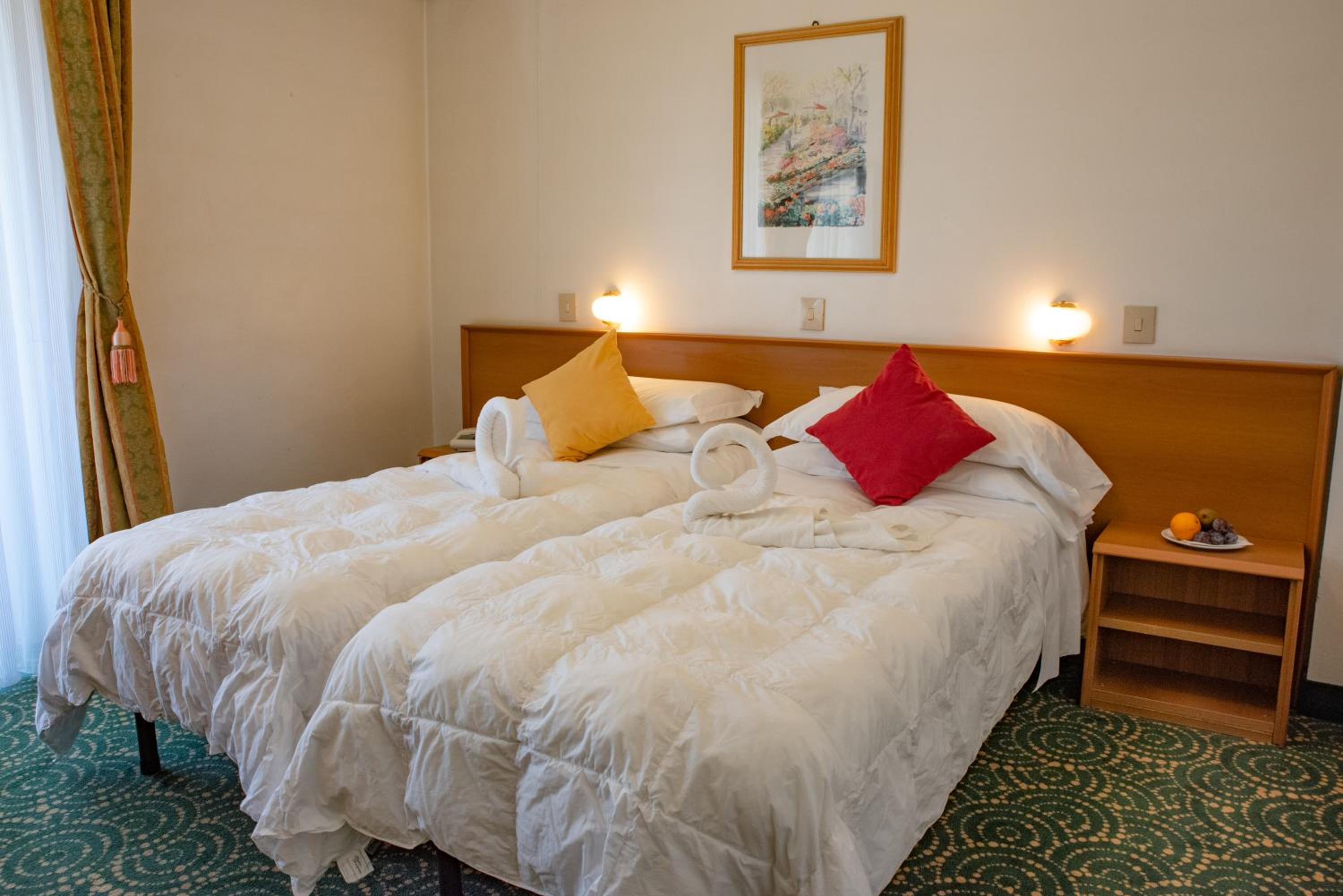 Double or Twin Room - Photo 9