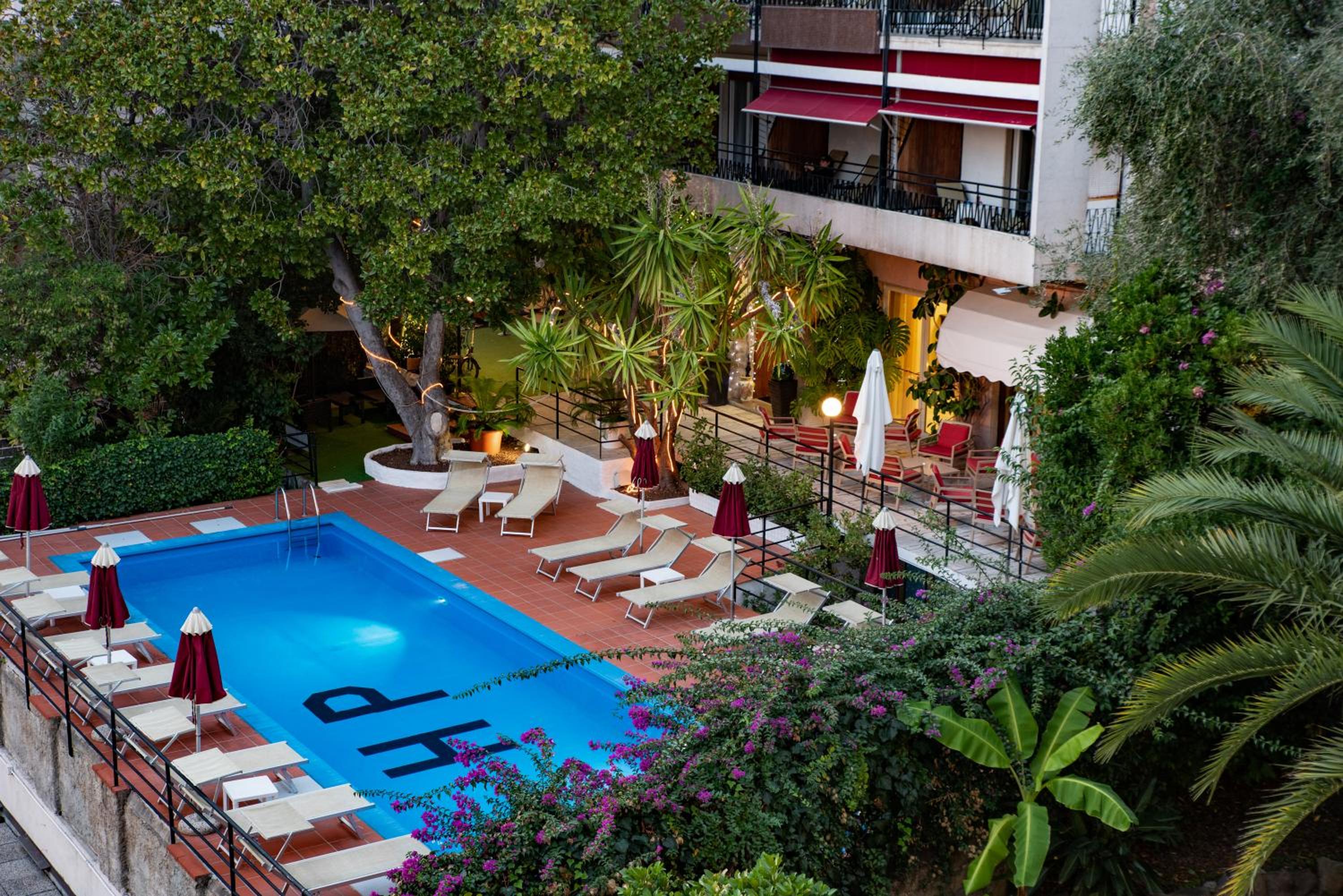 Double or Twin Room with Pool View - Photo 4