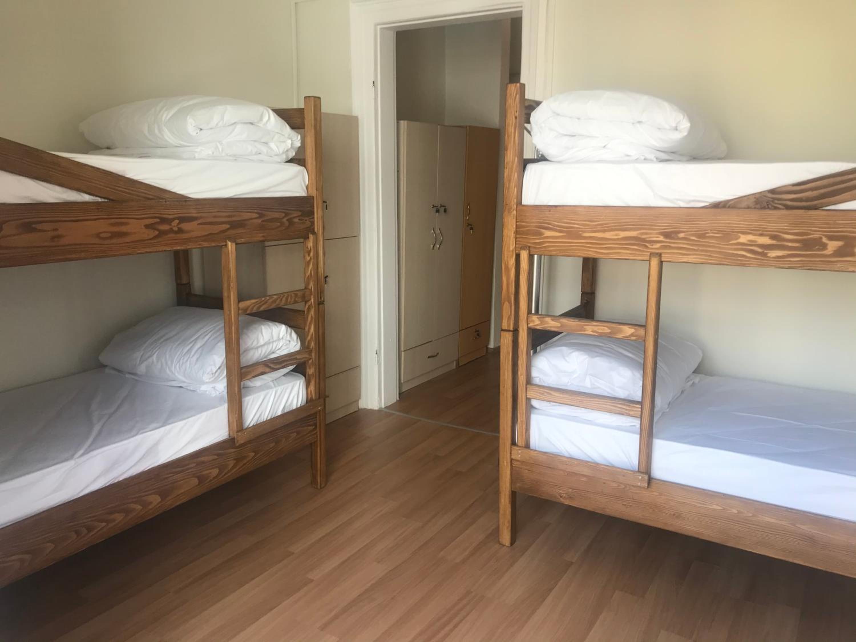 Bed in 4-Bed Mixed Dormitory Room photo 2