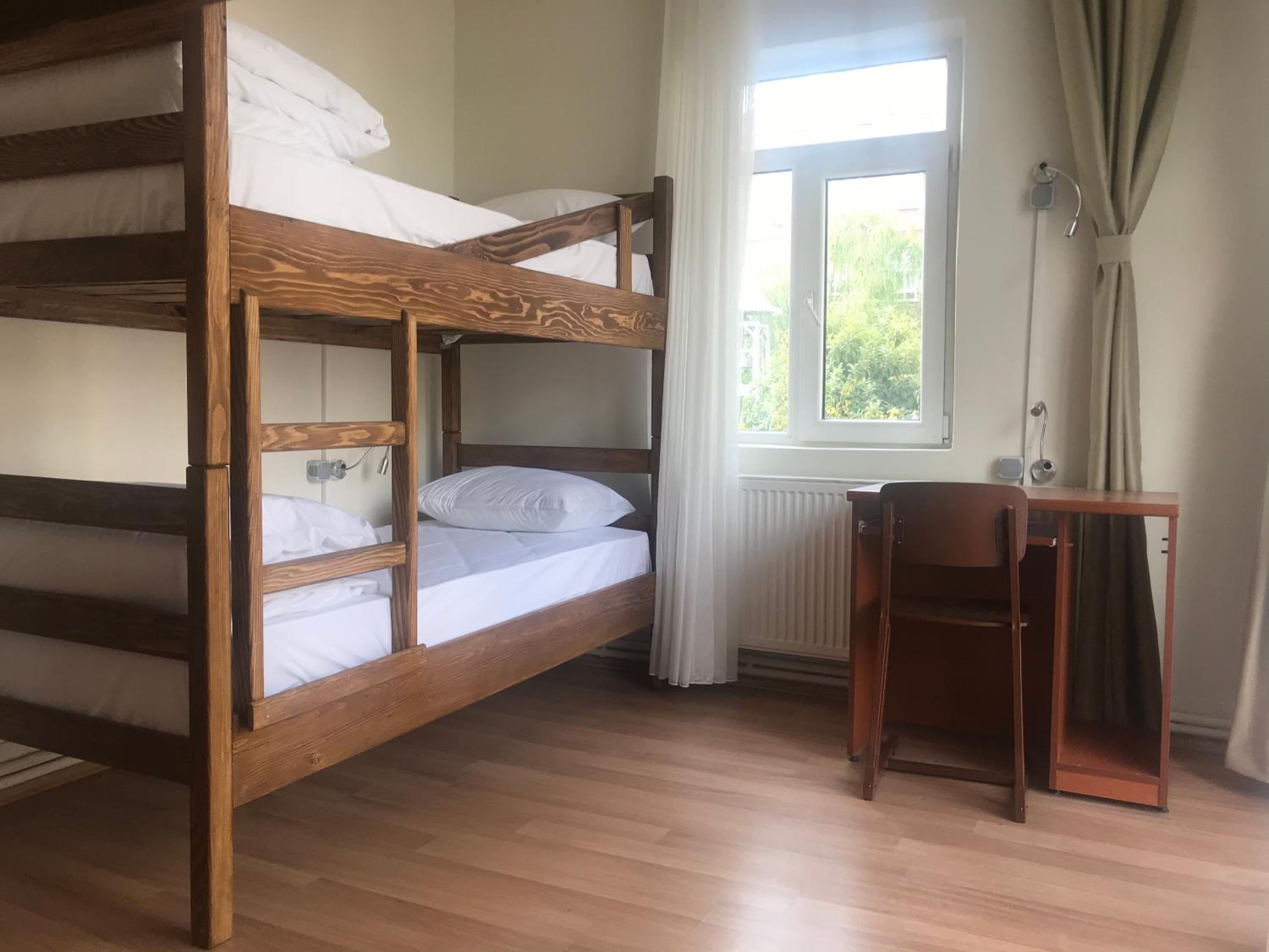 Bed in 4-Bed Mixed Dormitory Room photo 1